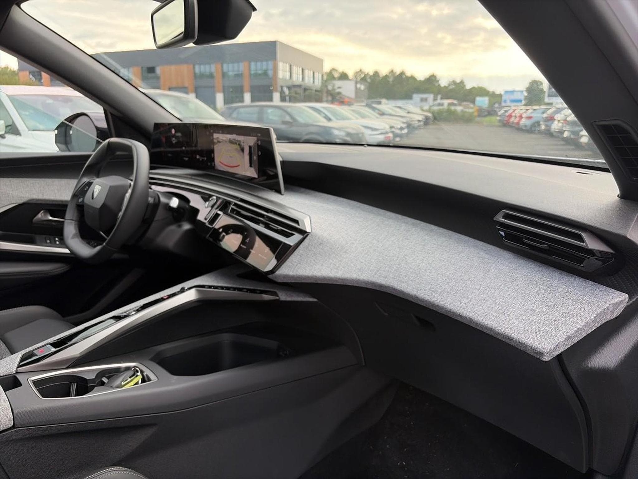 Peugeot 5008 HYBRID 145 ALLURE E-DCS6 (2025) - Photo 13