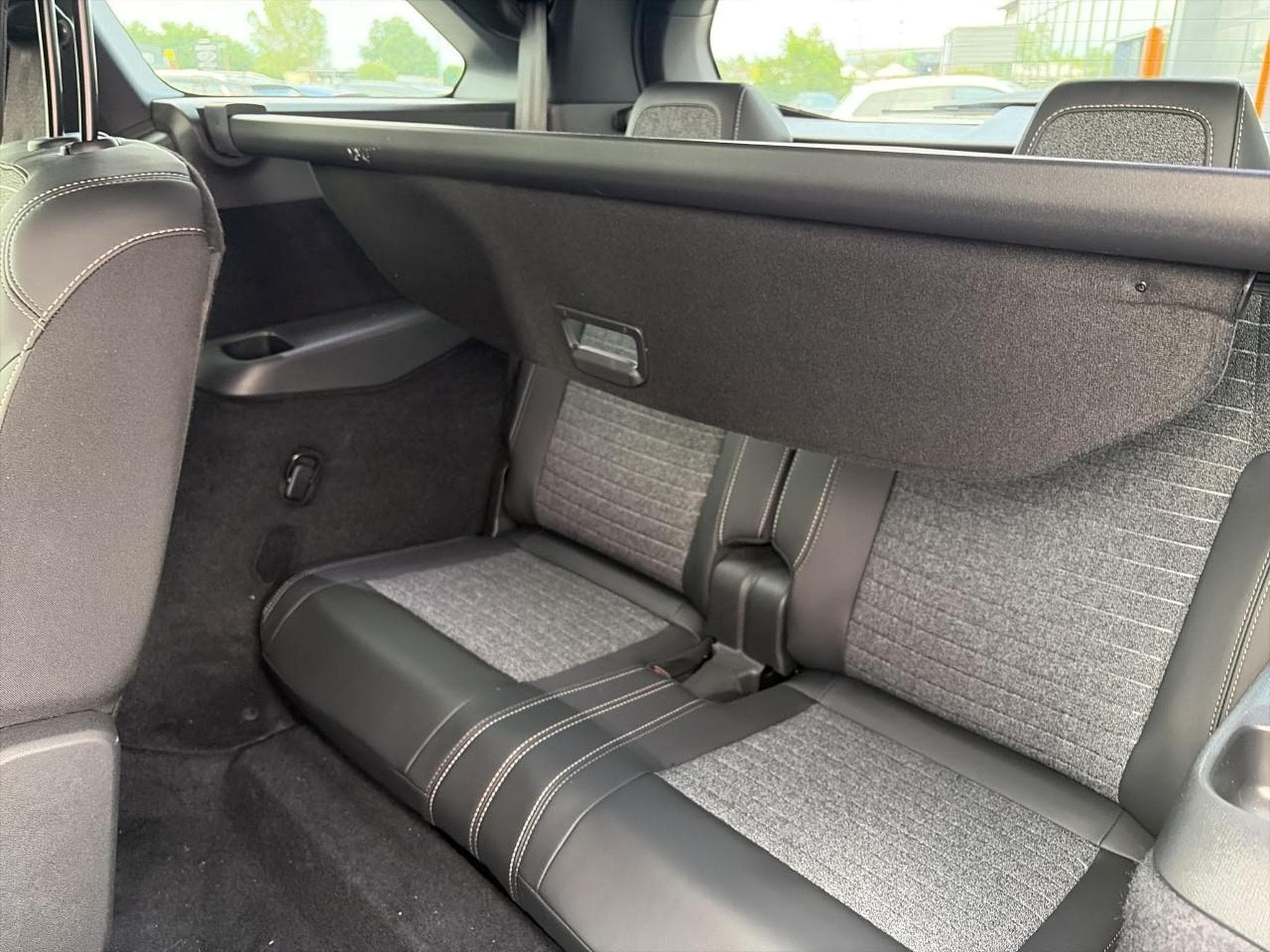 Peugeot 5008 HYBRID 145 ALLURE E-DCS6 (2025) - Photo 16