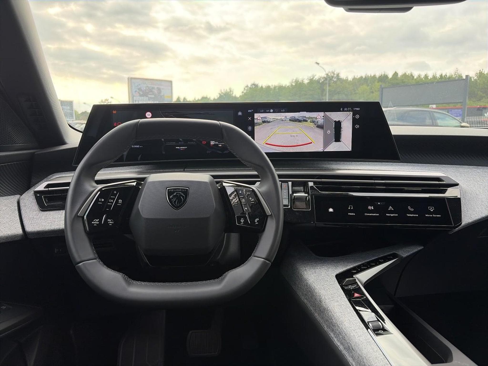 Peugeot 5008 HYBRID 145 ALLURE E-DCS6 (2025) - Photo 18