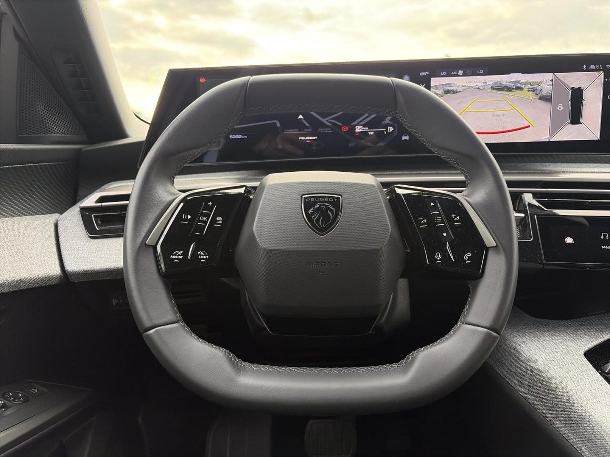 Peugeot 5008 HYBRID 145 ALLURE E-DCS6 (2025) - Photo 19