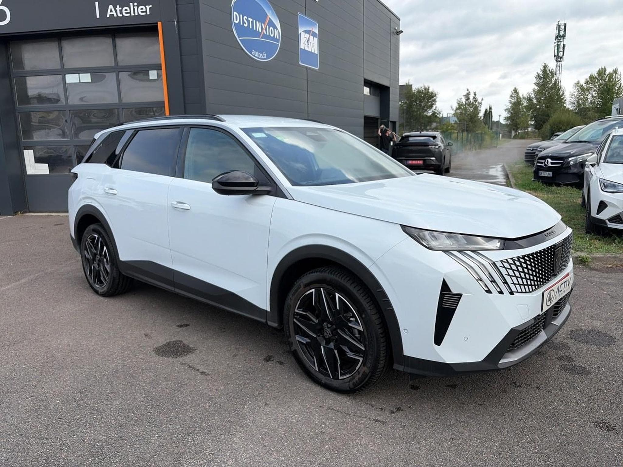 Peugeot 5008 HYBRID 145 ALLURE E-DCS6 (2025) - Photo 3
