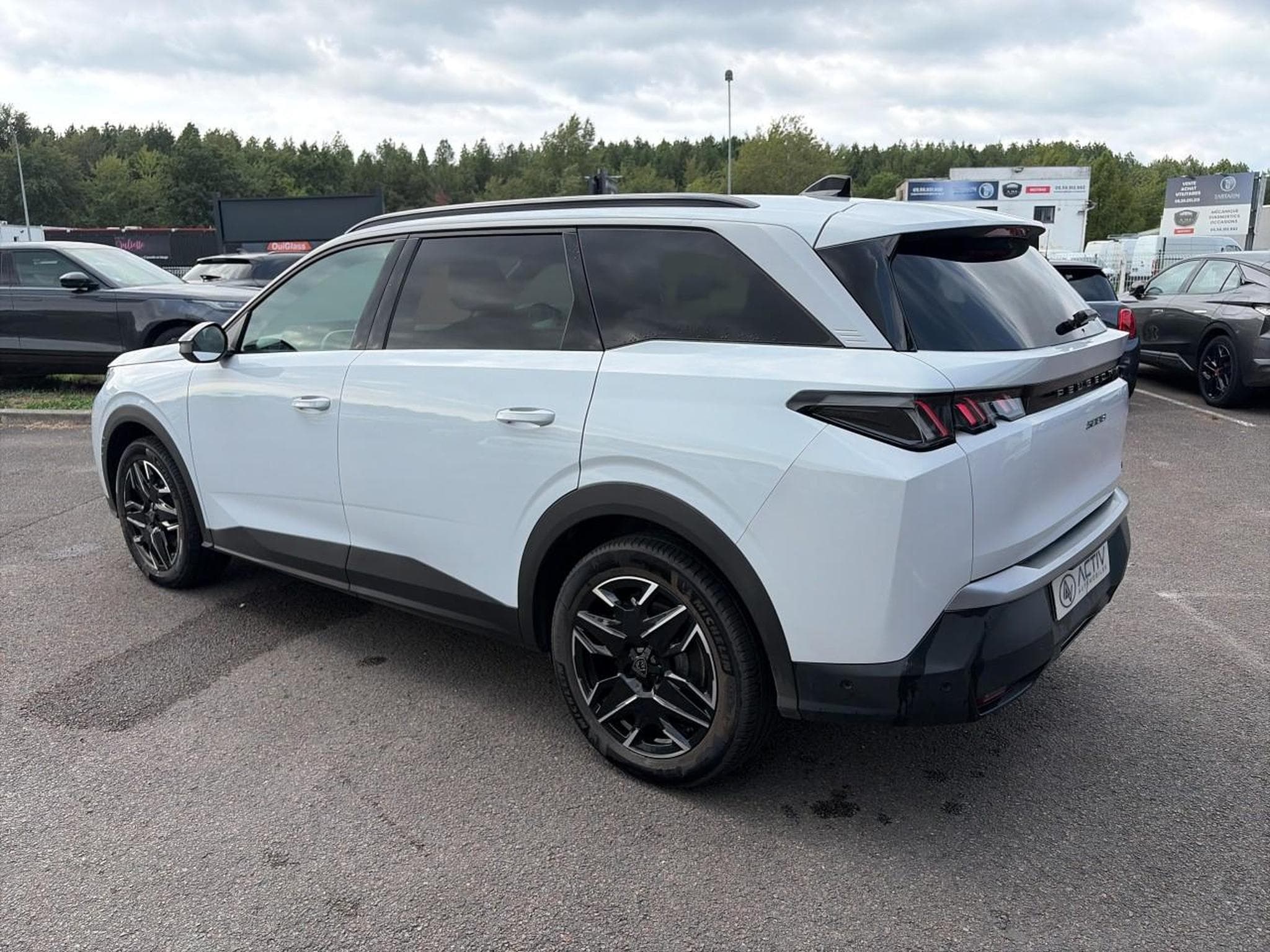 Peugeot 5008 HYBRID 145 ALLURE E-DCS6 (2025) - Photo 7