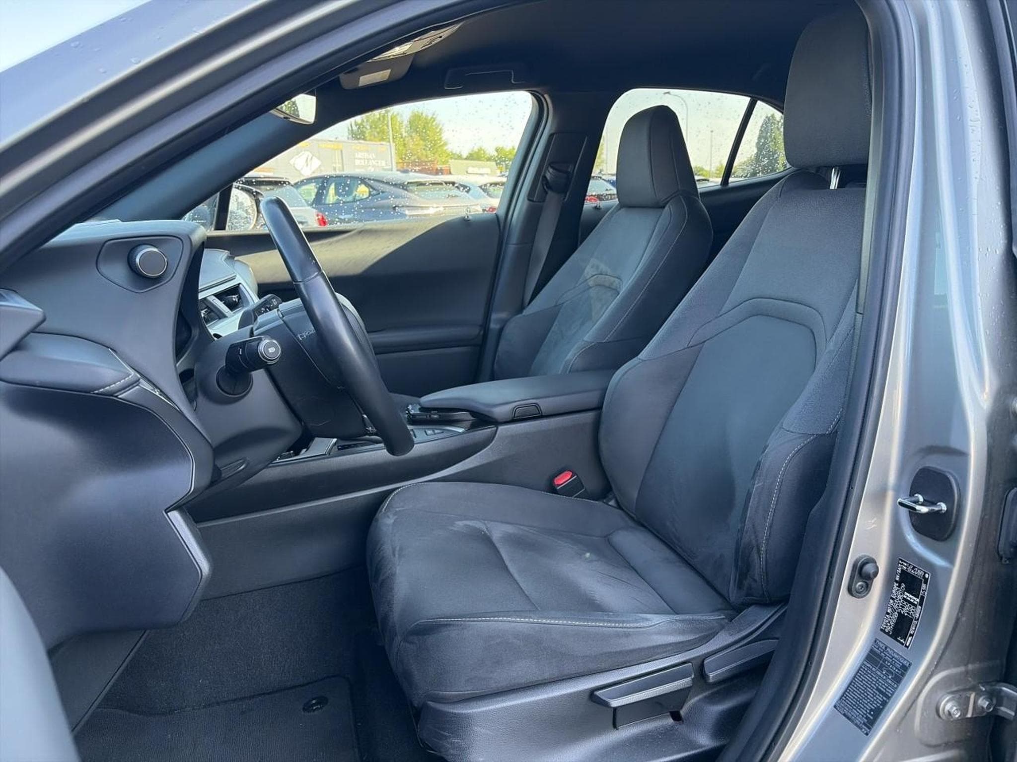Lexus UX 250H 2WD EXECUTIVE (2021) - Photo 12