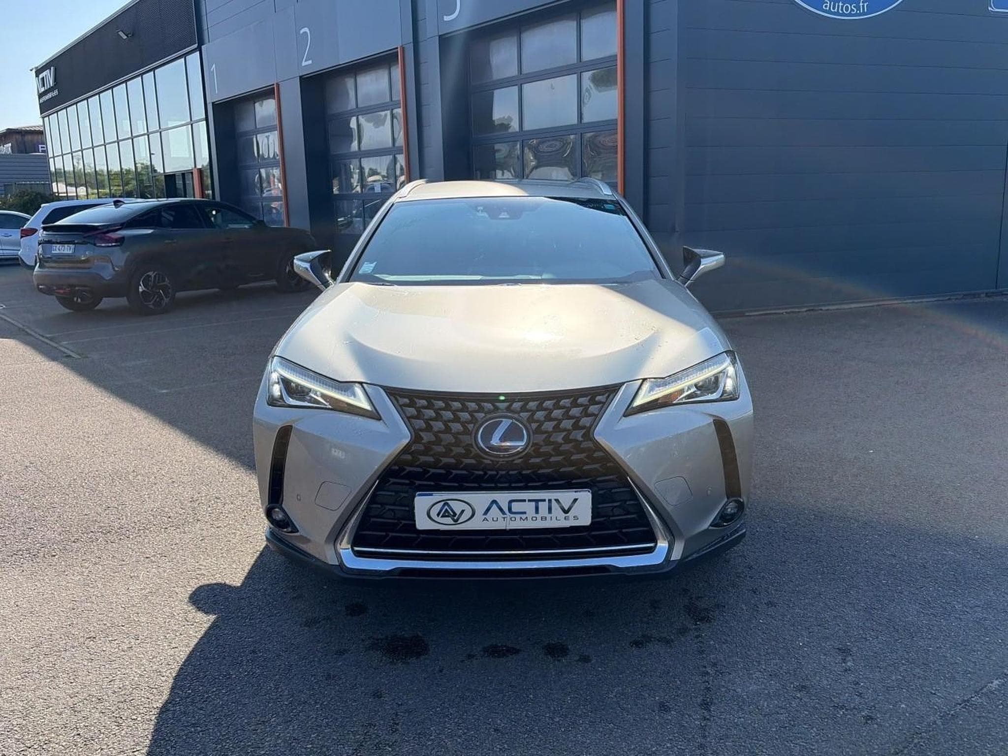 Lexus UX 250H 2WD EXECUTIVE (2021) - Photo 2