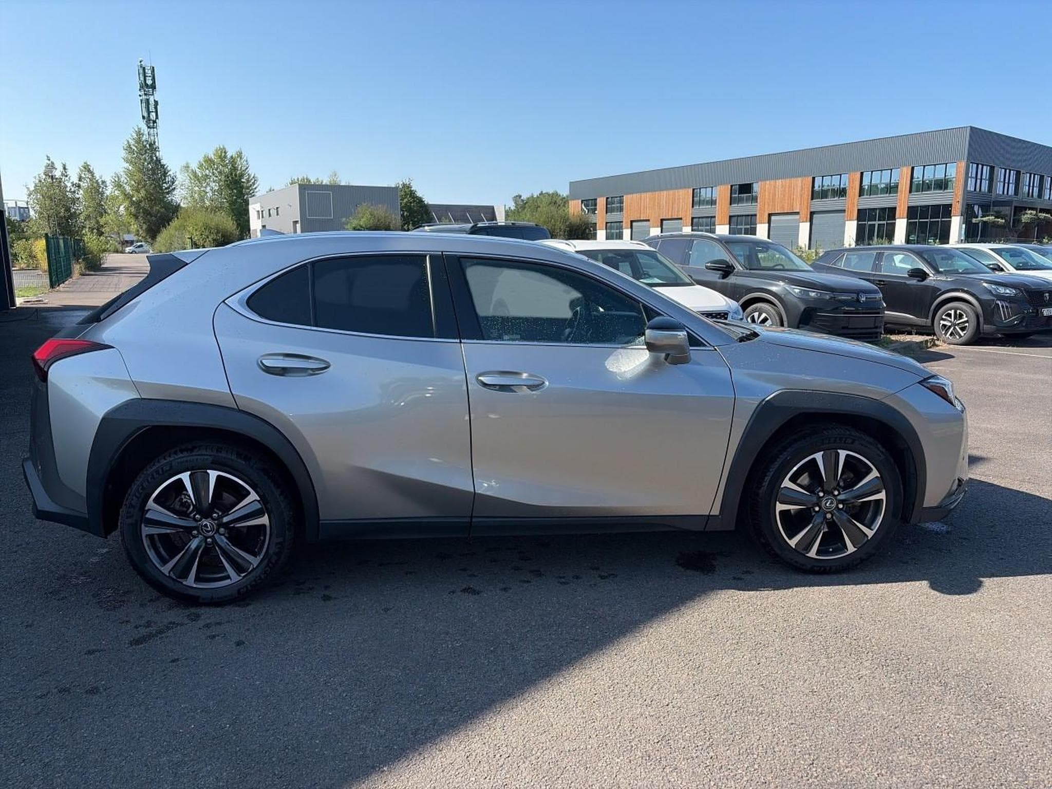 Lexus UX 250H 2WD EXECUTIVE (2021) - Photo 4