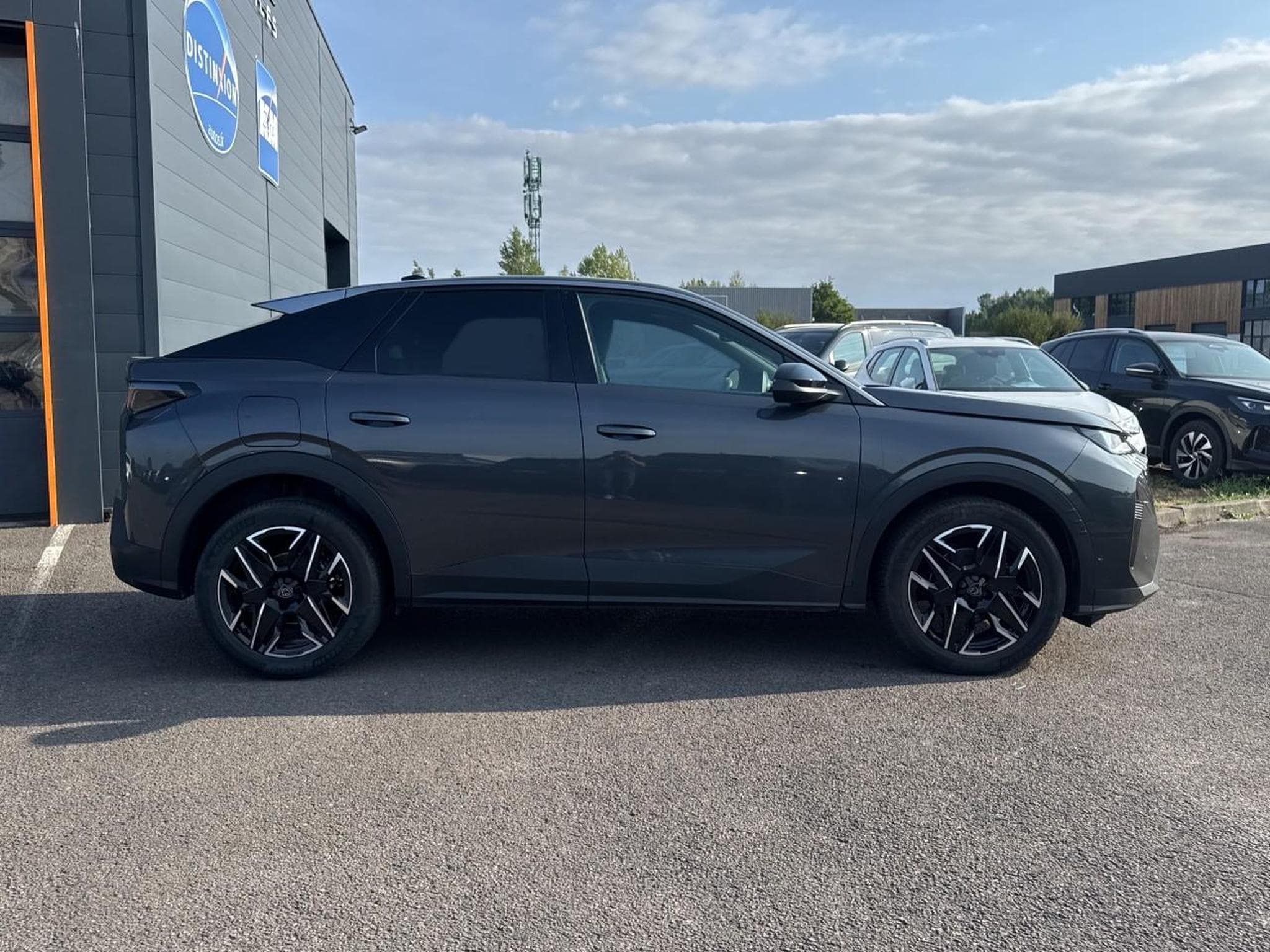 Peugeot 3008 1.2 HYBRID 145 ALLURE E-DCS6 (2025) - Photo 4