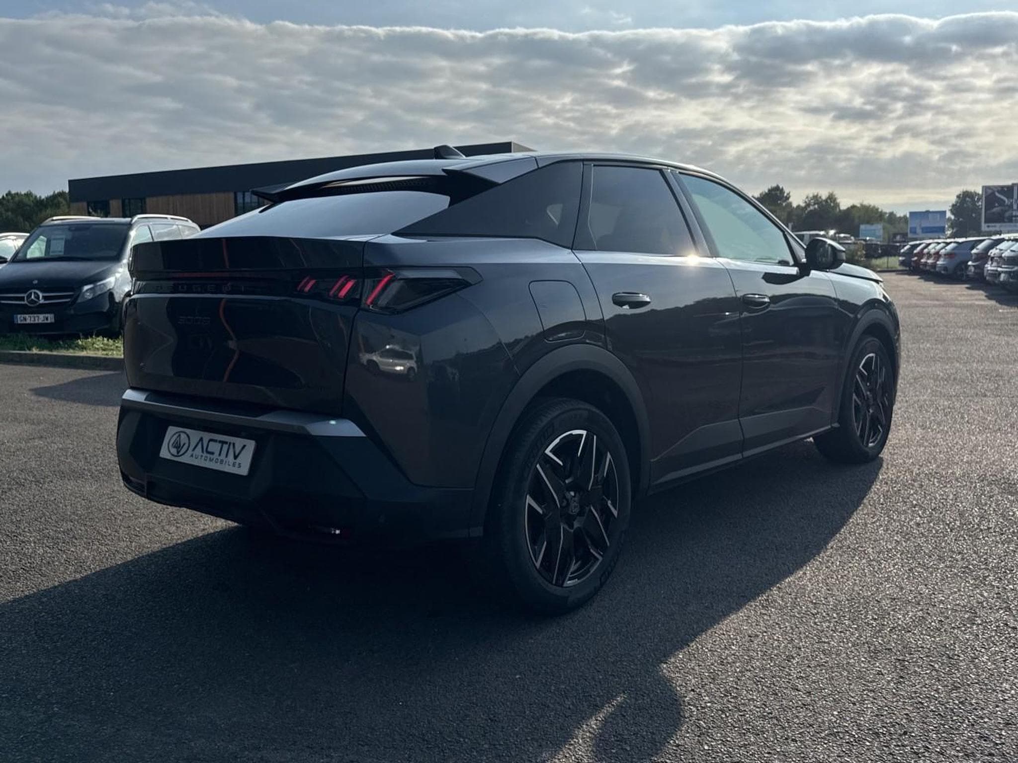 Peugeot 3008 1.2 HYBRID 145 ALLURE E-DCS6 (2025) - Photo 5