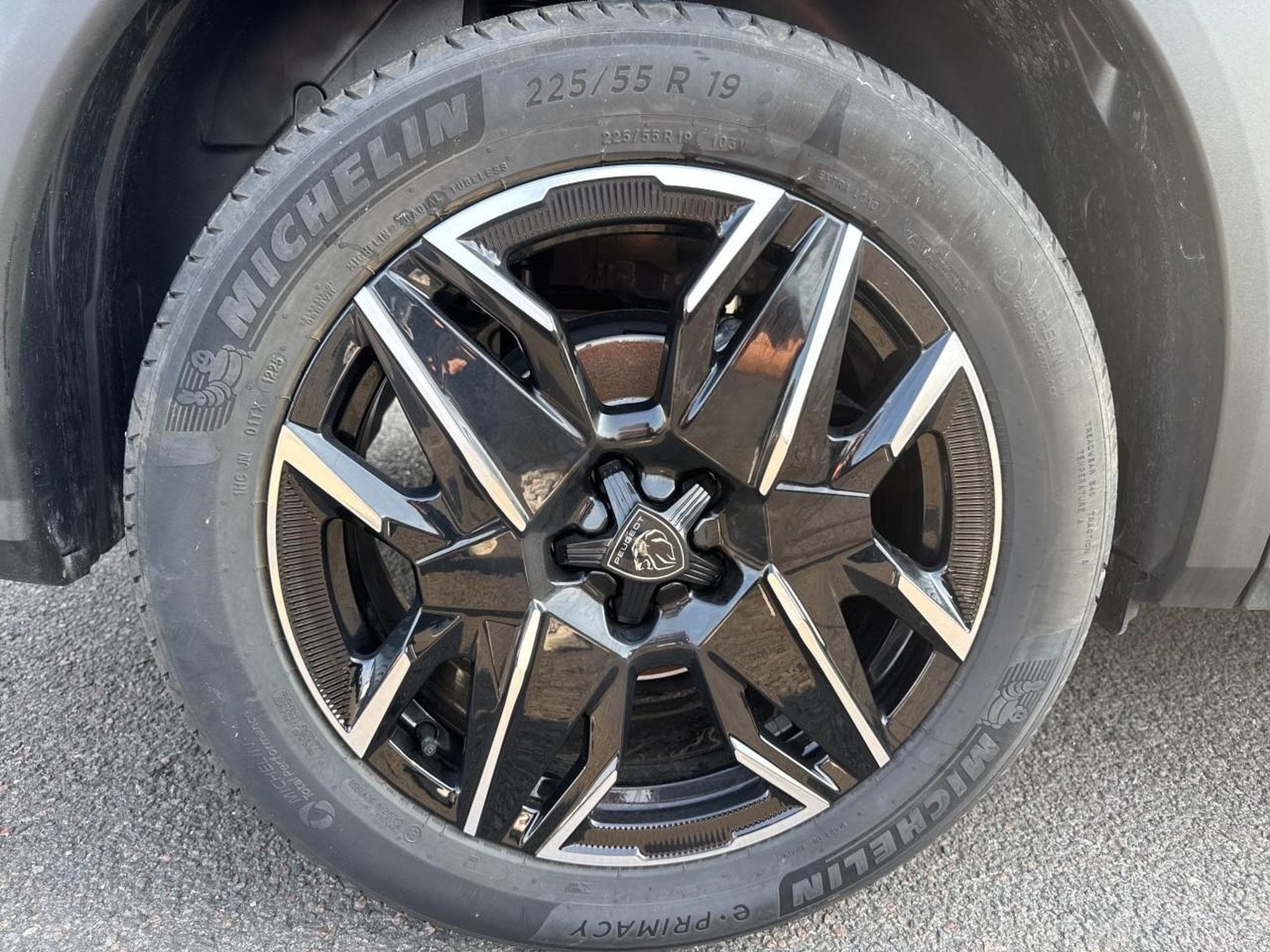 Peugeot 3008 1.2 HYBRID 145 ALLURE E-DCS6 (2025) - Photo 9