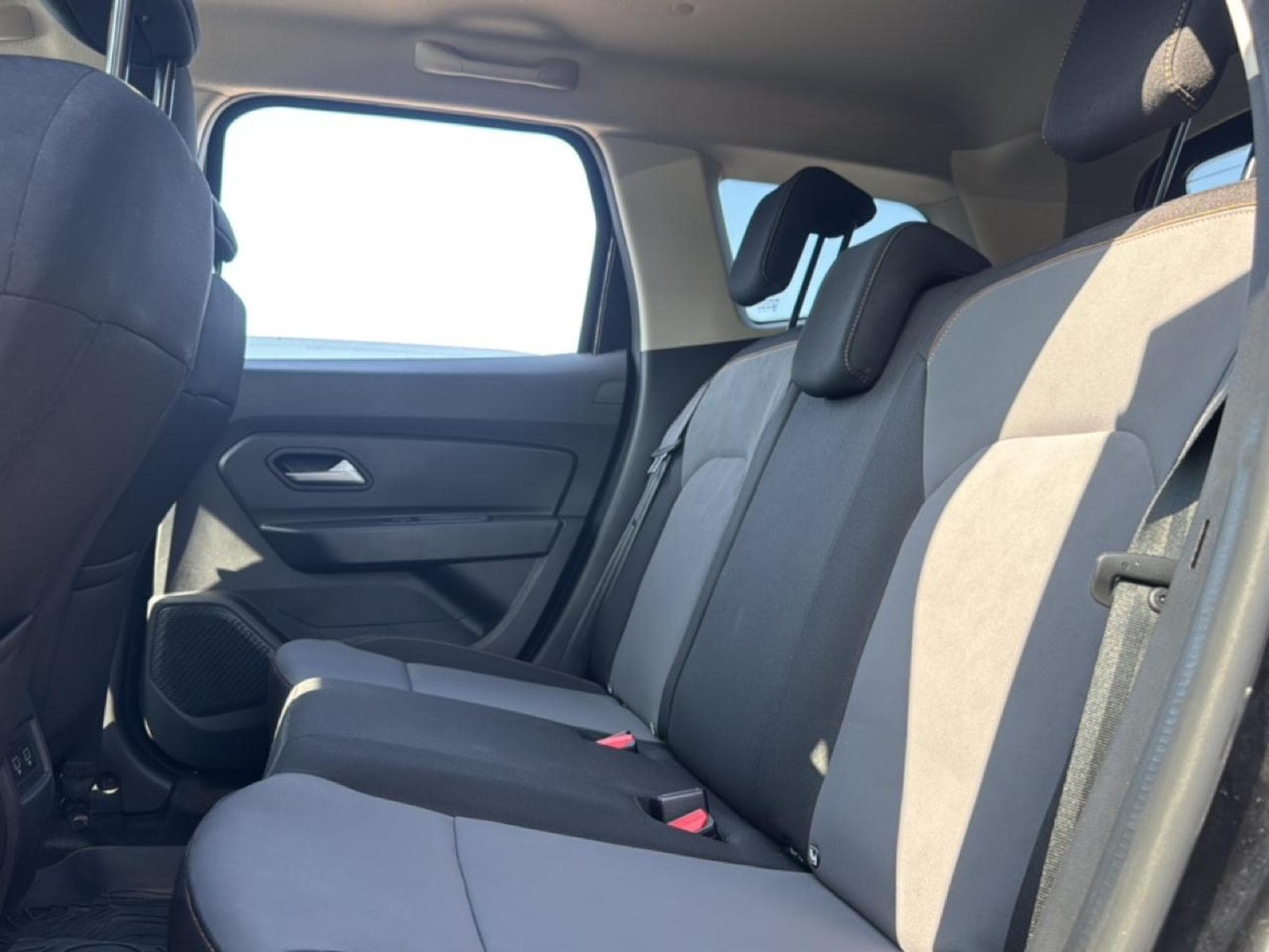 Dacia DUSTER 1.0 ECO-G 100 EXTREME (2024) - Photo 16