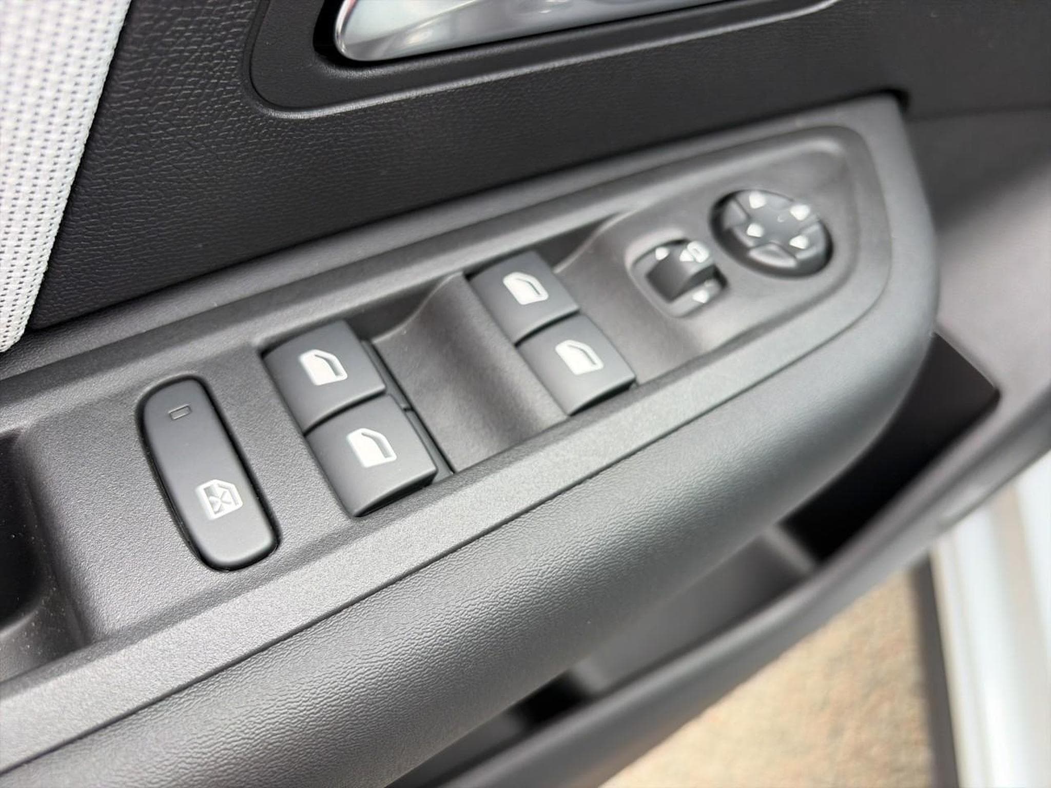 Citroen C4 X 1.2 HYBRIDE 145 MAX E-DCS6 (2025) - Photo 10