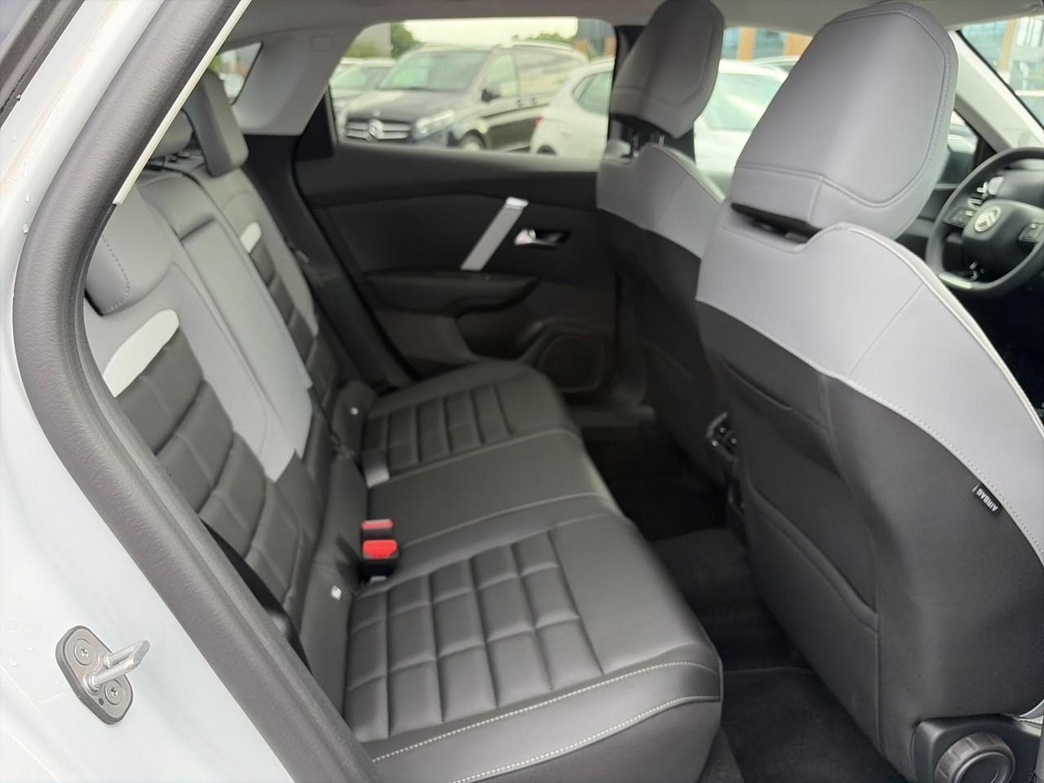 Citroen C4 X 1.2 HYBRIDE 145 MAX E-DCS6 (2025) - Photo 14