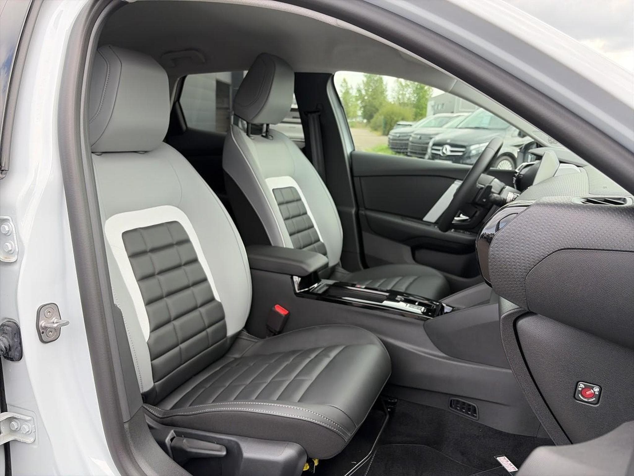 Citroen C4 X 1.2 HYBRIDE 145 MAX E-DCS6 (2025) - Photo 16