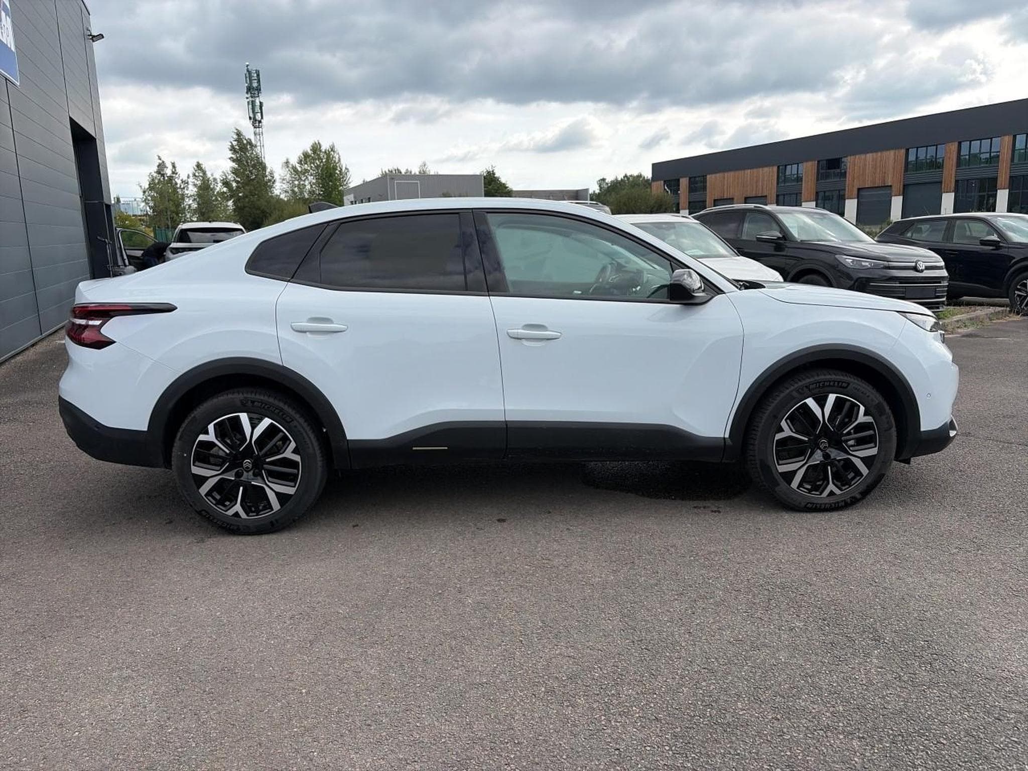 Citroen C4 X 1.2 HYBRIDE 145 MAX E-DCS6 (2025) - Photo 4
