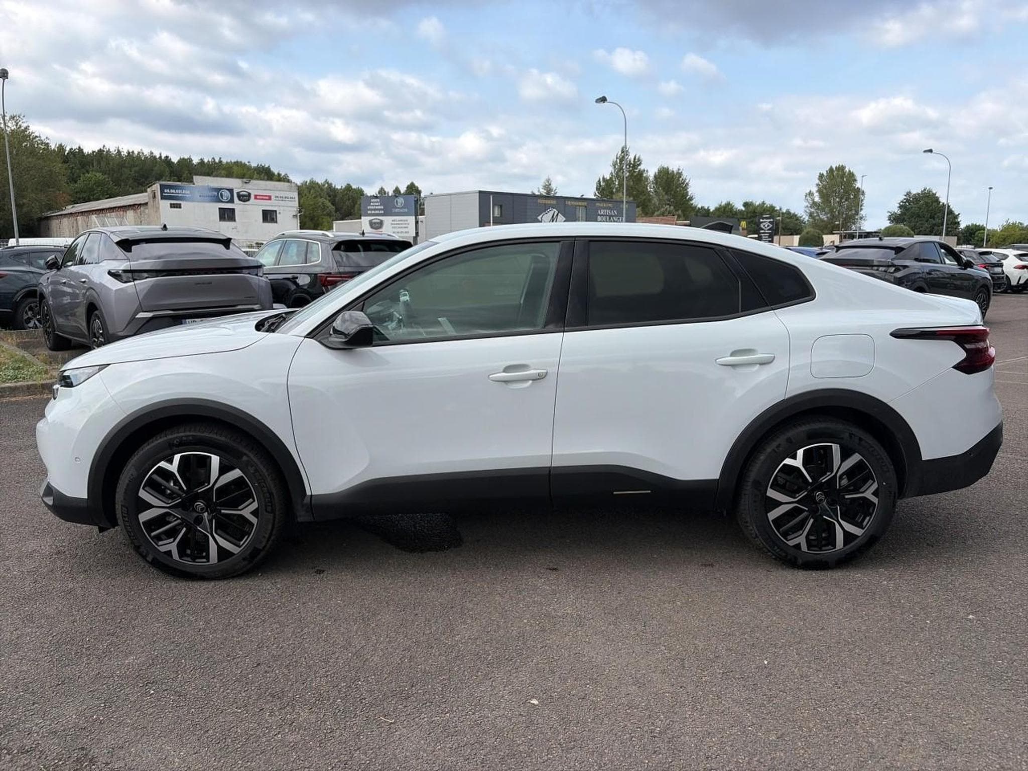 Citroen C4 X 1.2 HYBRIDE 145 MAX E-DCS6 (2025) - Photo 8