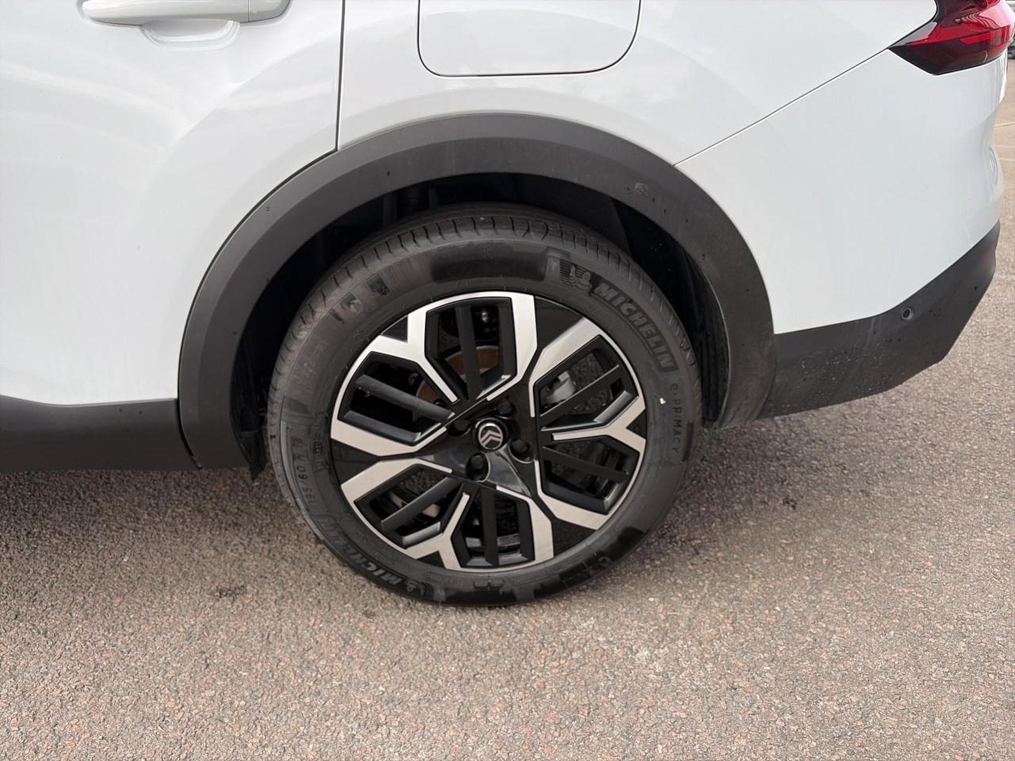 Citroen C4 X 1.2 HYBRIDE 145 MAX E-DCS6 (2025) - Photo 9