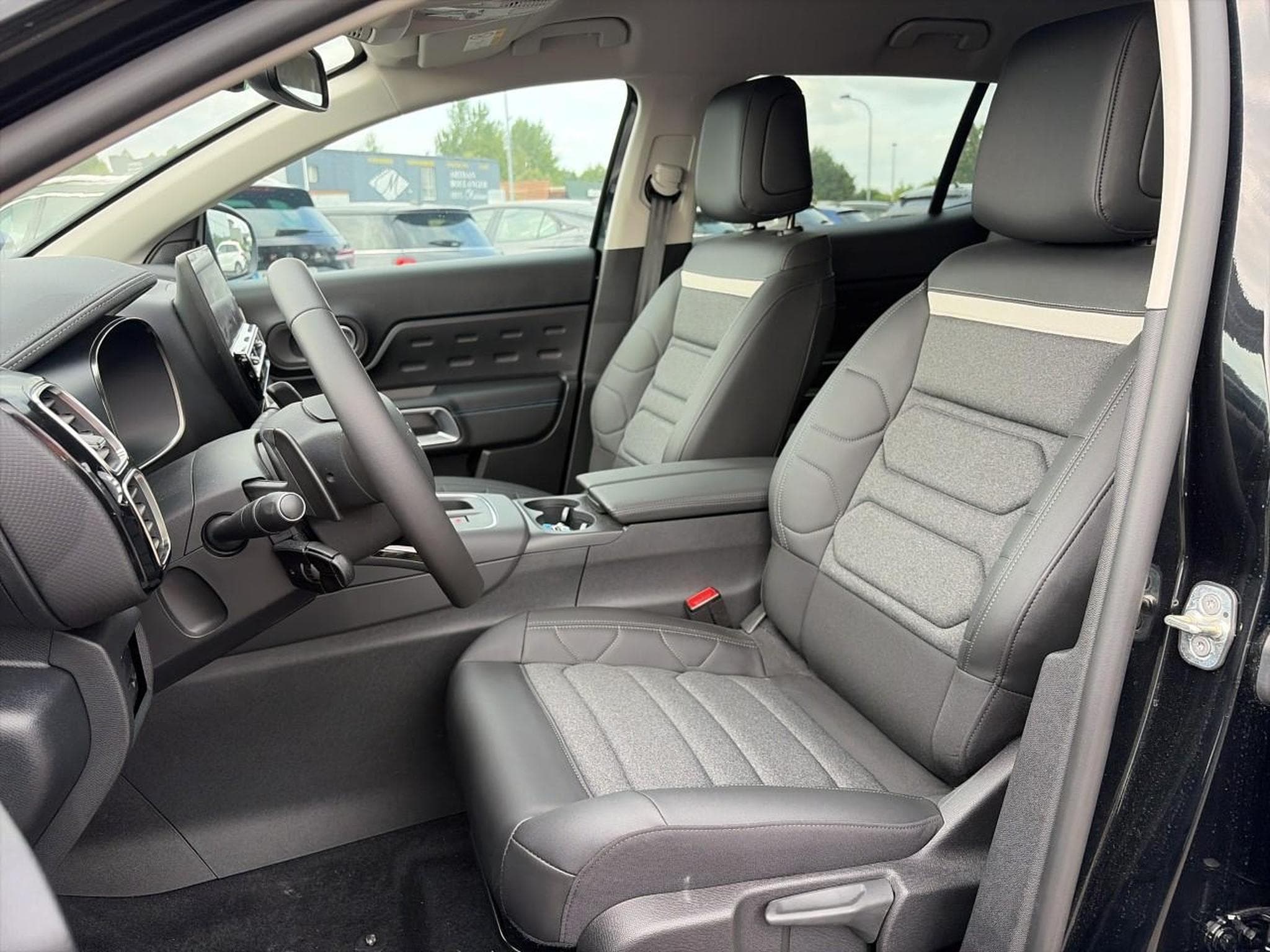 Citroen C5 AIRCROSS 1.2 HYBRIDE 145 MAX BOITE AUTOMATIQUE (2025) - Photo 13
