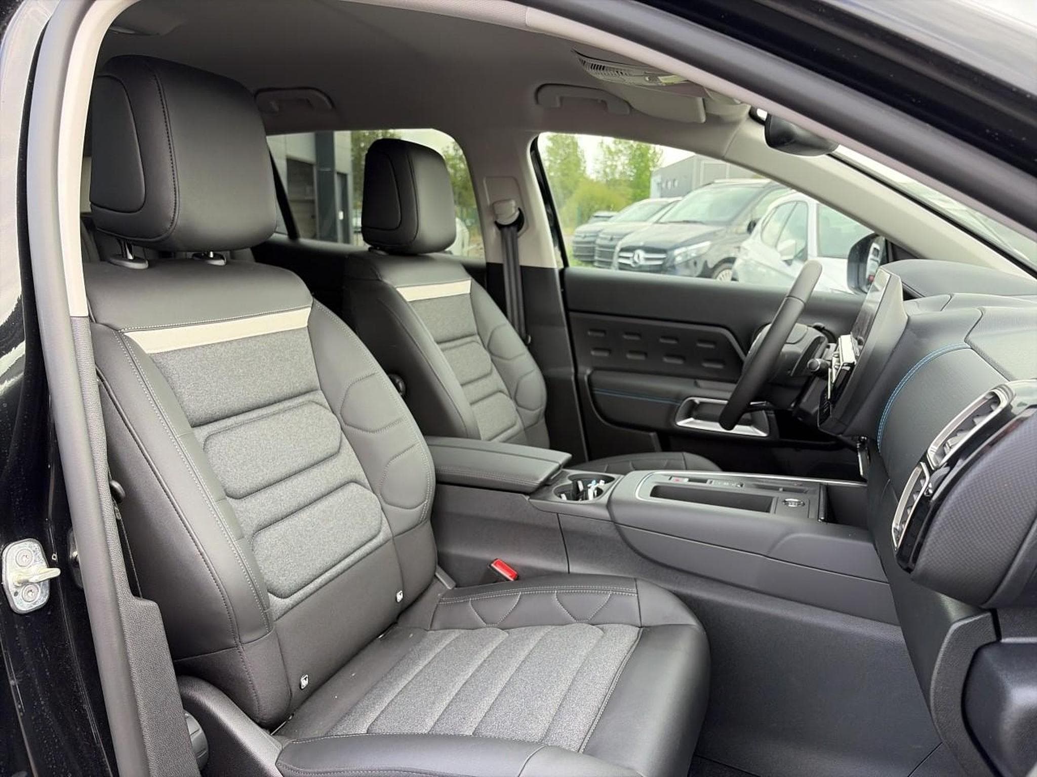 Citroen C5 AIRCROSS 1.2 HYBRIDE 145 MAX BOITE AUTOMATIQUE (2025) - Photo 17