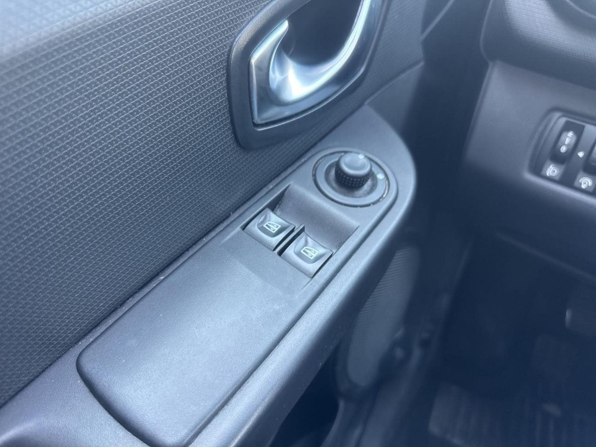 Renault CLIO IV 0.9 TCE 90 TREND ECO (2015) - Photo 10