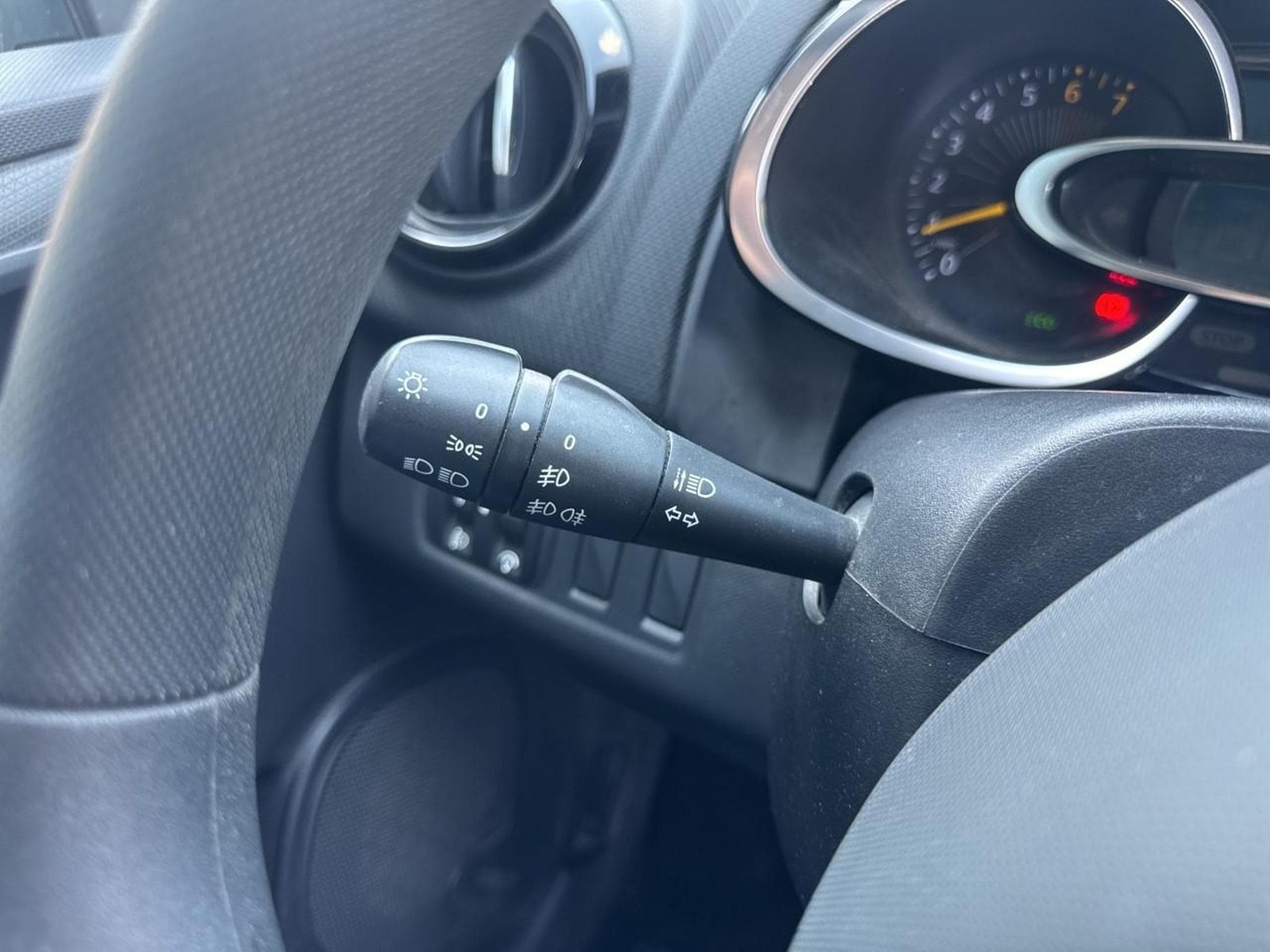 Renault CLIO IV 0.9 TCE 90 TREND ECO (2015) - Photo 20
