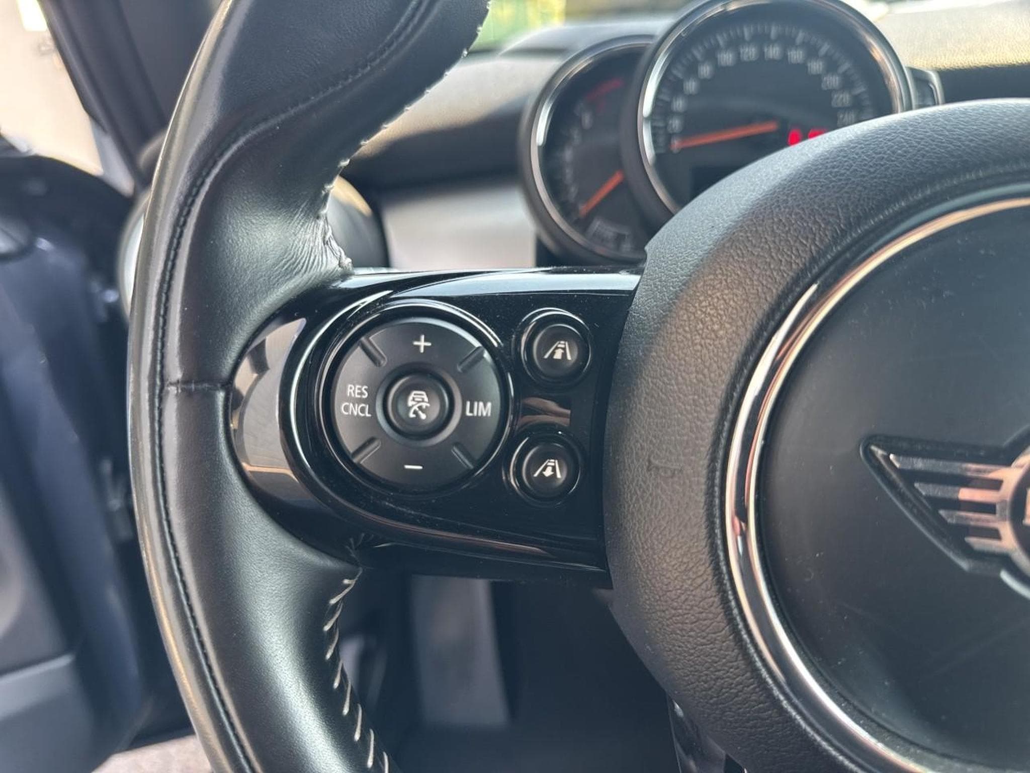 Mini MINI COOPER S 192 BVA7 (2018) - Photo 19