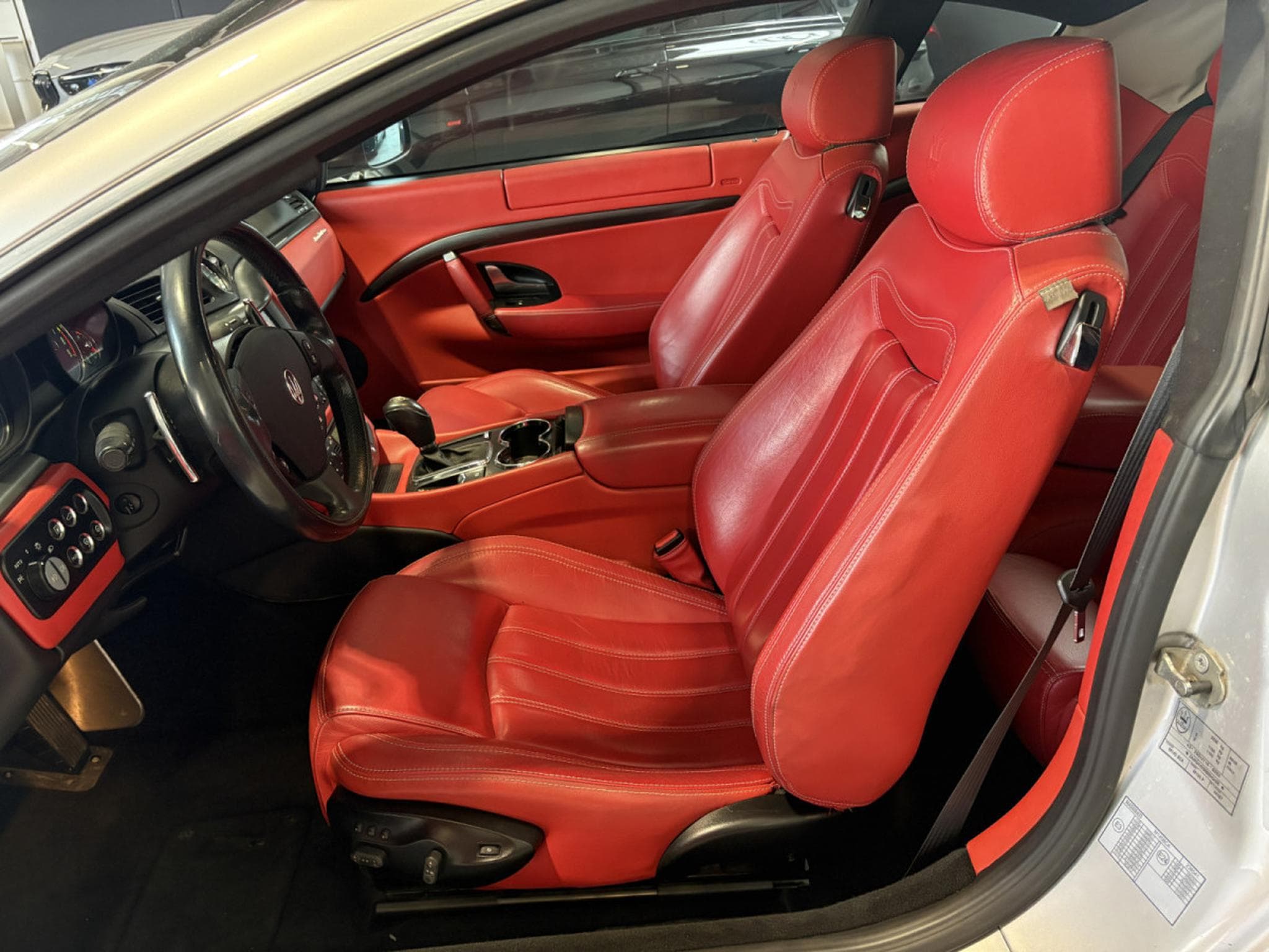 Maserati GranTurismo MASERATI GRANTURISMO 4.2 V8 405 CV/GPS/CUIR/Xénon/ (2009) - Foto 17
