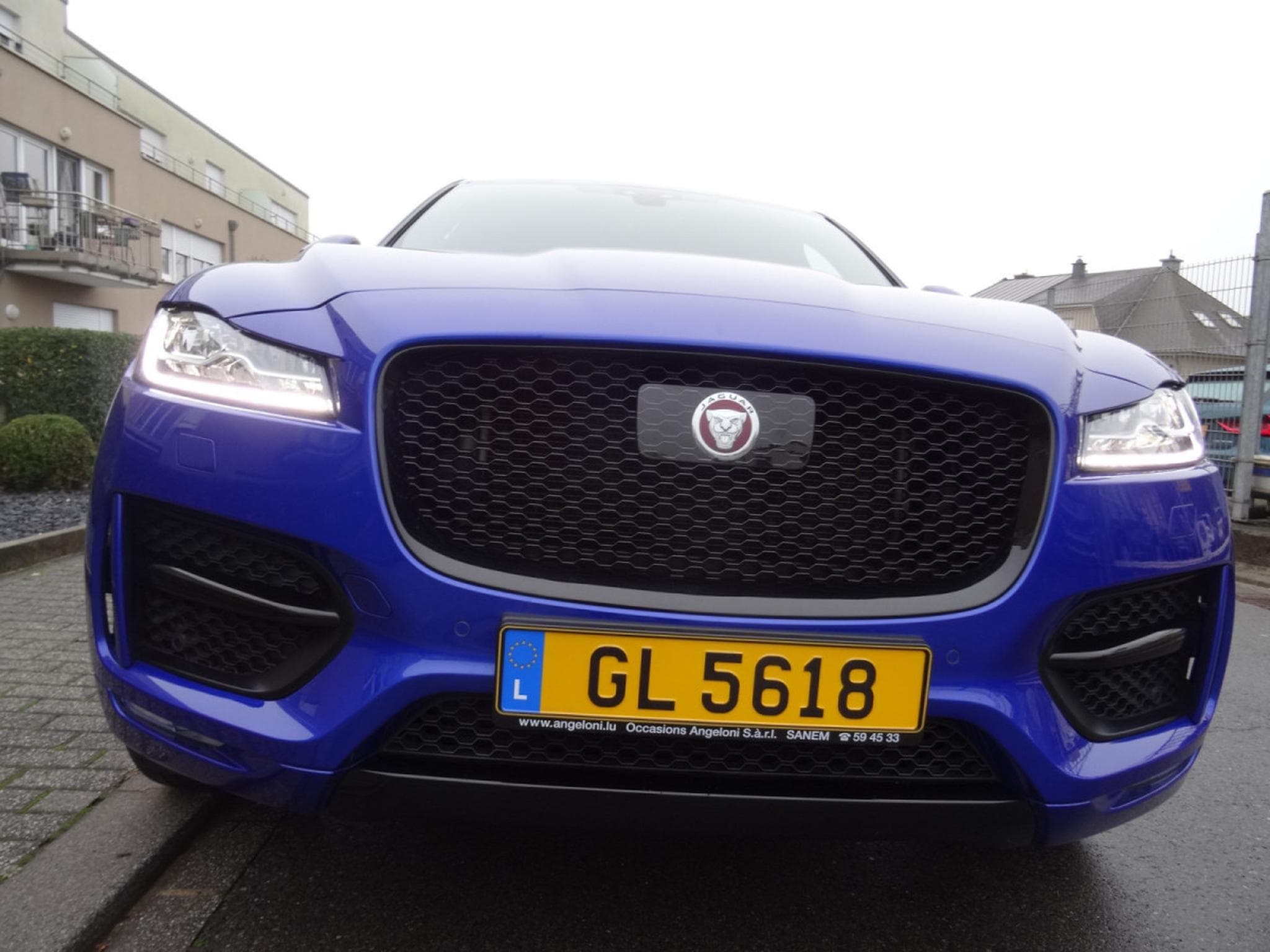 Jaguar F-Pace 2.0 d R-Sport 241CV (2020) - Photo 2