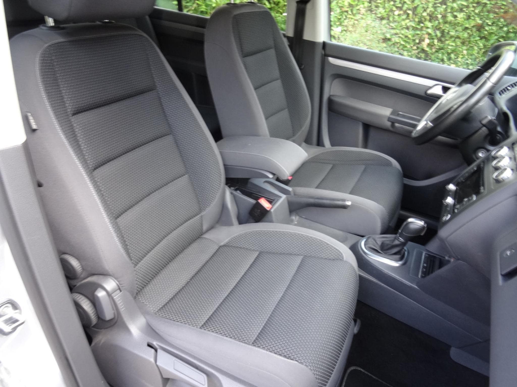 VW Touran 1.4 TSI DSG (2014) - Photo 13