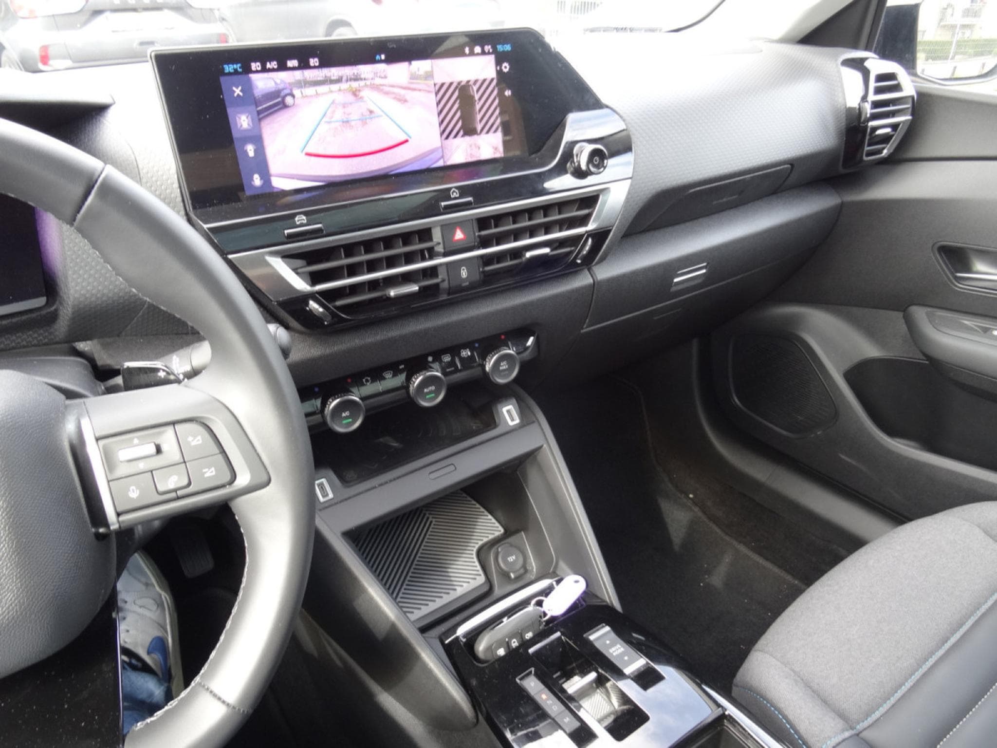 Citroën C4 MAX 1.5 Blue Hdi 130 Automatique (2024) - Photo 9