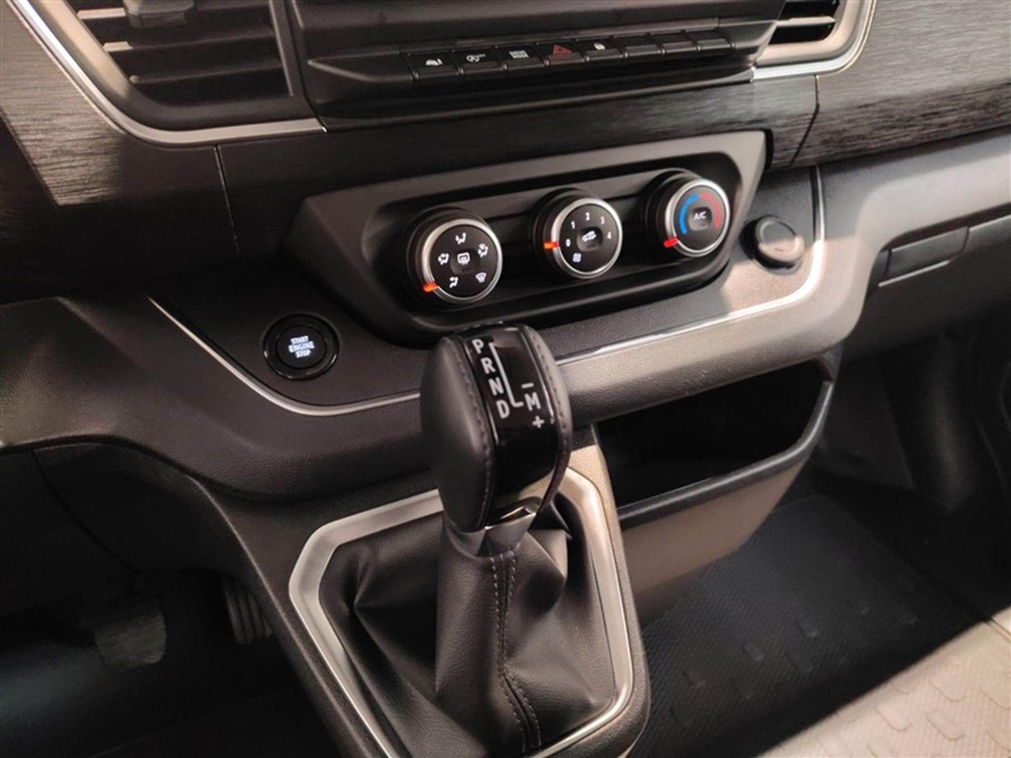 Nissan Primastar 2.0 dCi L2 150 EDC 9PL NAVI / FULL LED (2024) - Photo 13