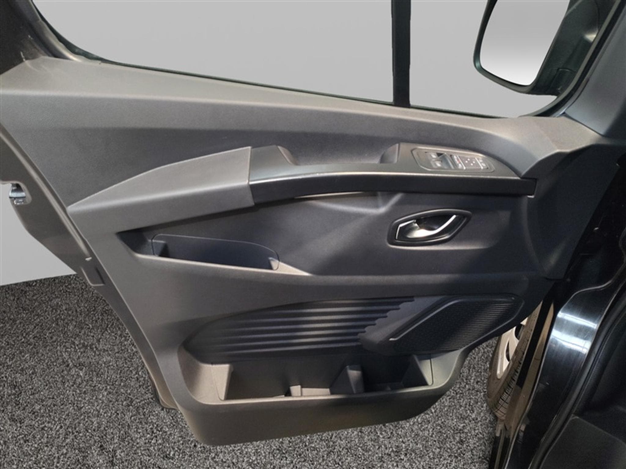 Nissan Primastar 2.0 dCi L2 150 EDC 9PL NAVI / FULL LED (2024) - Photo 17