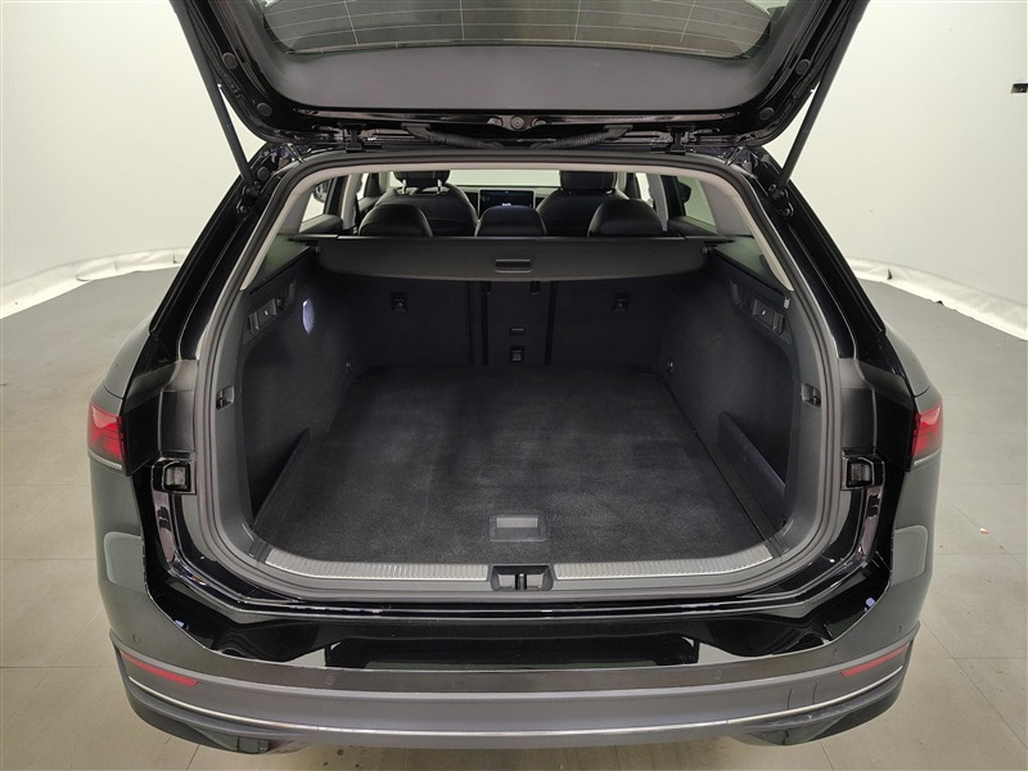 VW Passat 2.0 TDi 150cv DSG Elegance NAVI / FULL LED / CAMERA (2025) - Photo 14