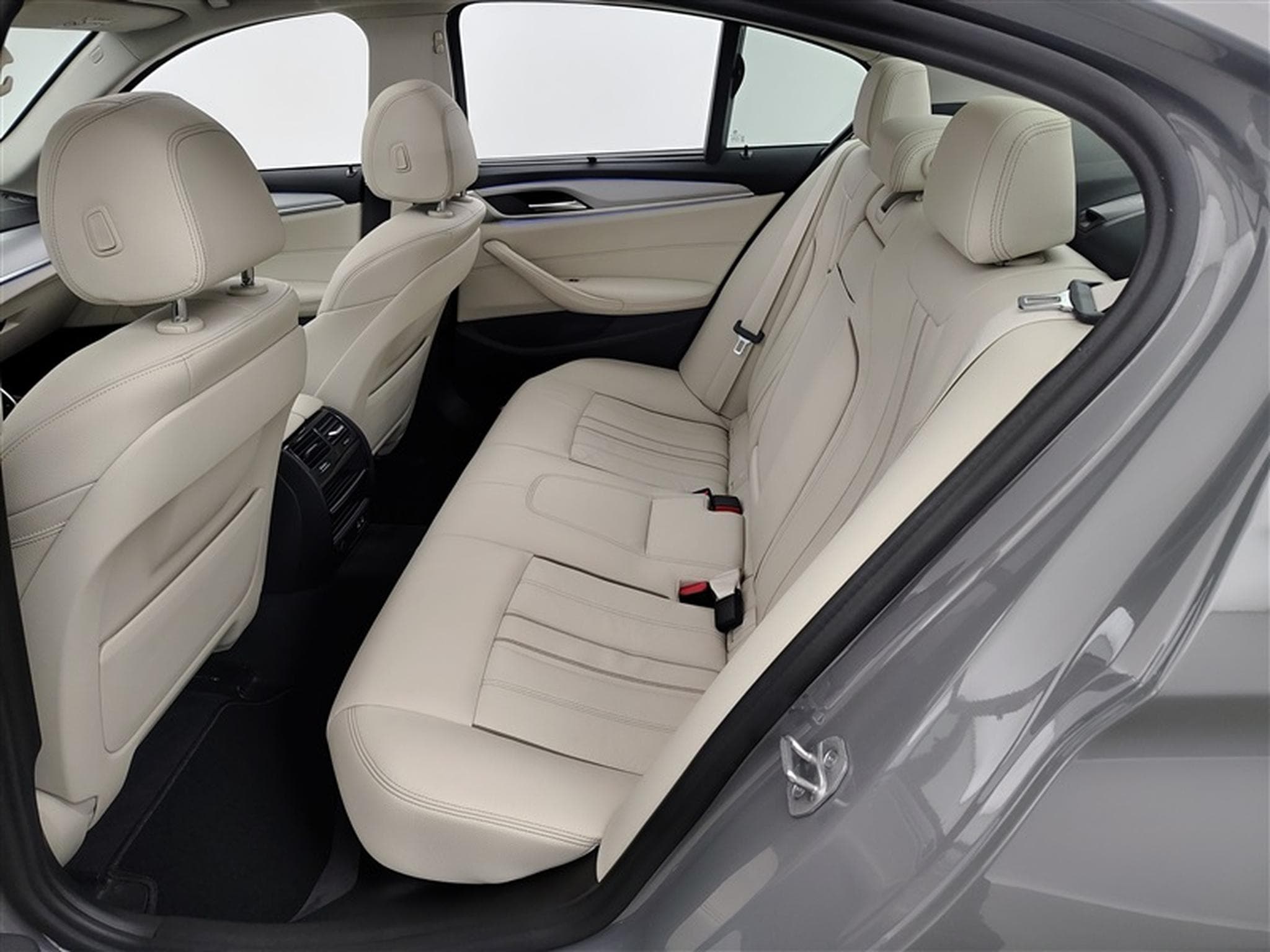 BMW 530 530e PHEV LUXURY NAVI / CUIR SPORT / FULL LED (2022) - Photo 13