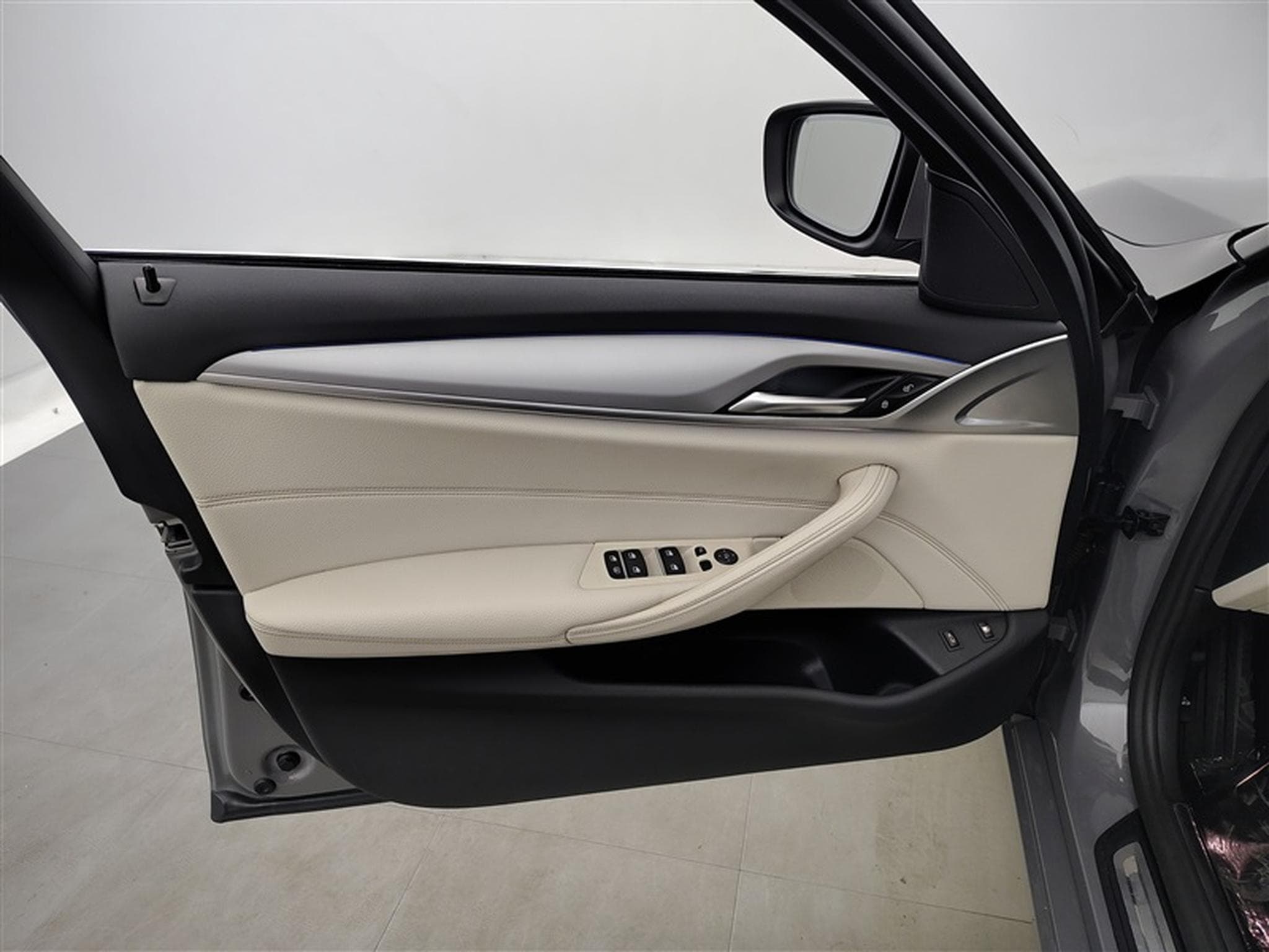 BMW 530 530e PHEV LUXURY NAVI / CUIR SPORT / FULL LED (2022) - Photo 17
