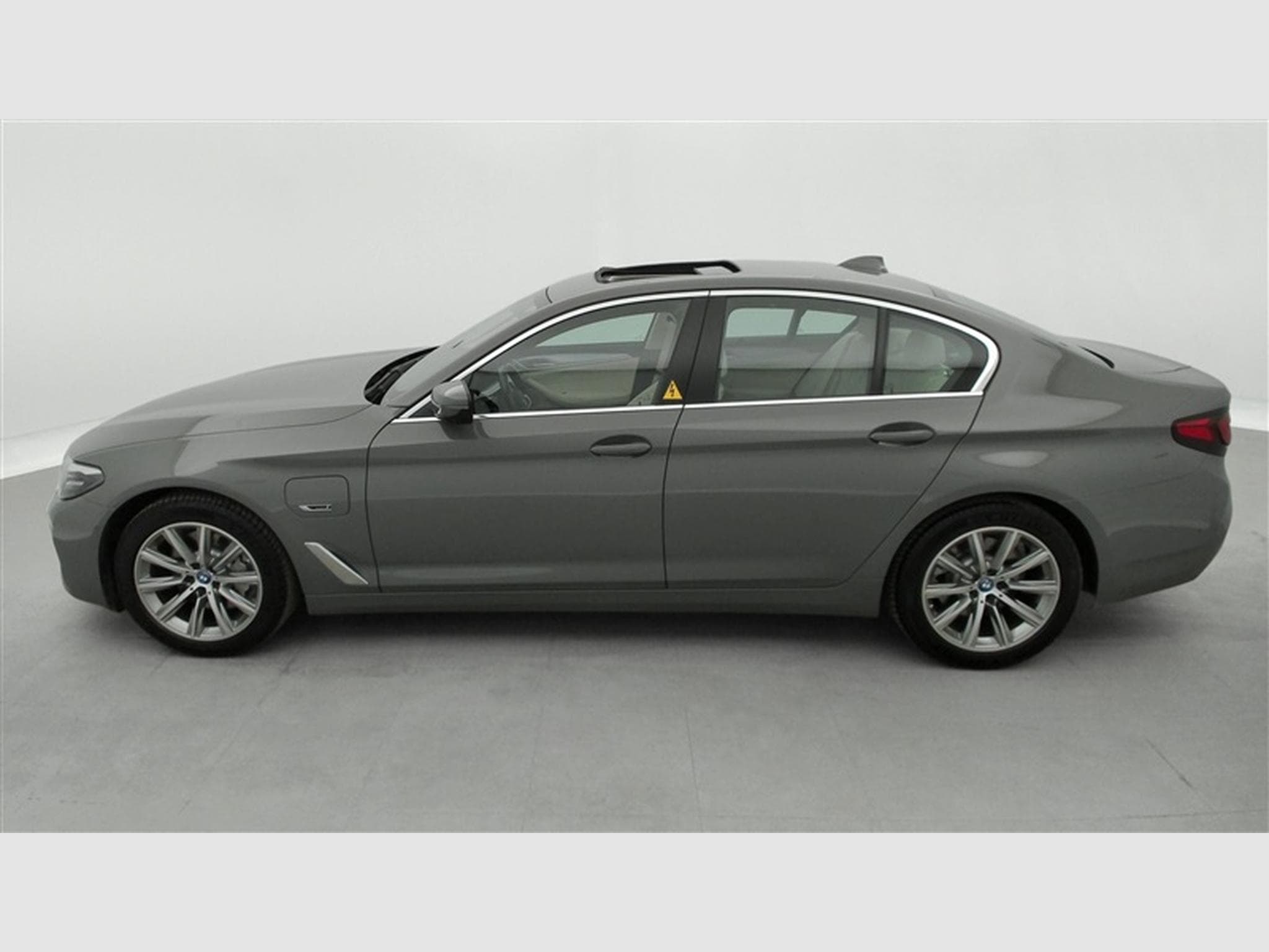 BMW 530 530e PHEV LUXURY NAVI / CUIR SPORT / FULL LED (2022) - Photo 3