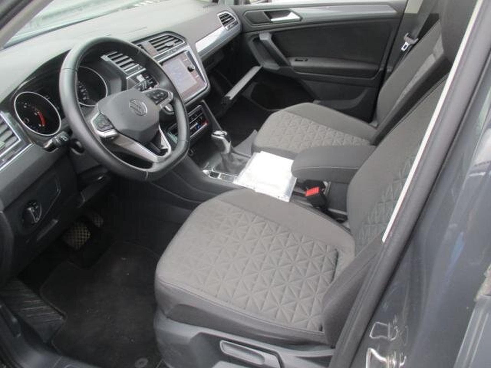 VW Tiguan Life 2.0 TDI 150CH DSG 7 (2023) - Photo 2