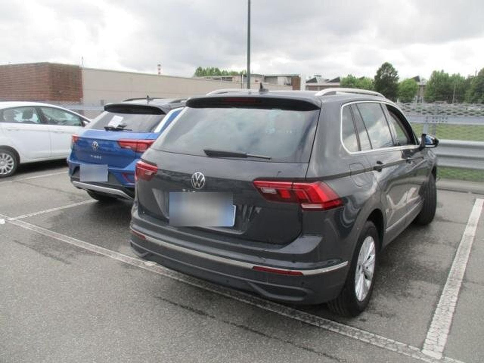 VW Tiguan Life 2.0 TDI 150CH DSG 7 (2023) - Photo 3