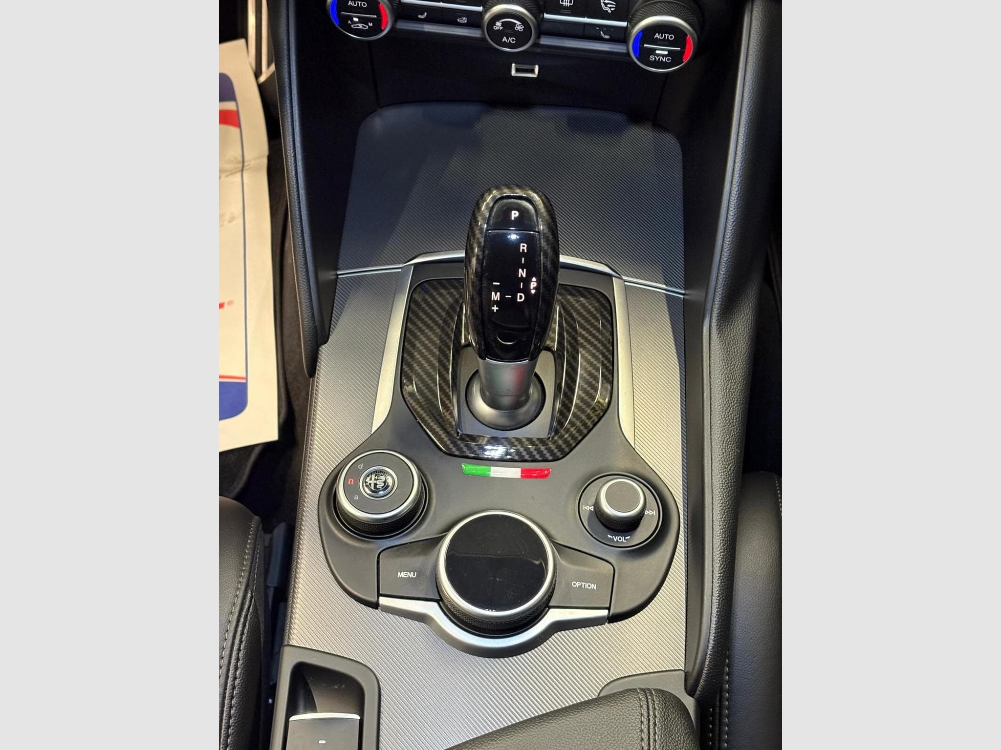 Alfa-Romeo Giulia Giulia Veloce 280 CV CUIR (2019) - Photo 14