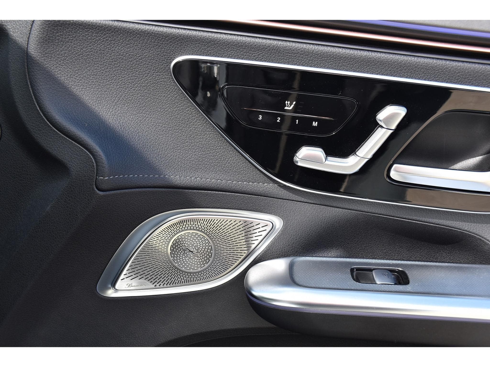 Mercedes EQE 300 AMG Line AIRMATIC DISTR CUIR MEMO PANO BURMESTER CAM360 (2025) - Foto 19
