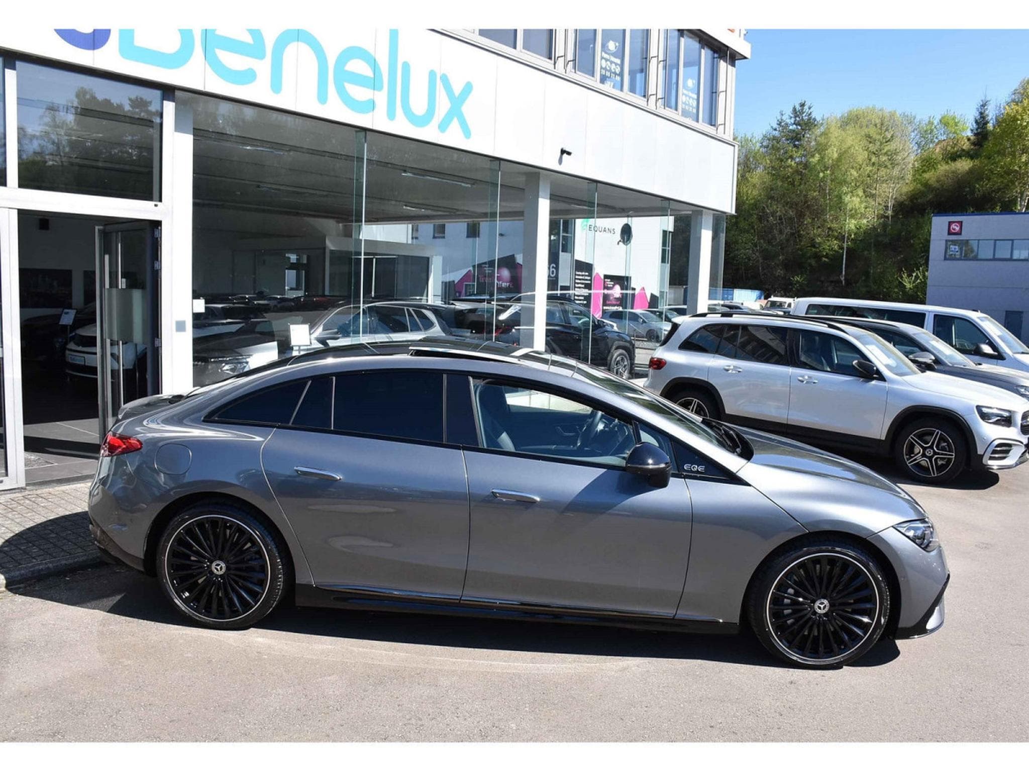 Mercedes EQE 300 AMG Line AIRMATIC DISTR CUIR MEMO PANO BURMESTER CAM360 (2025) - Foto 2