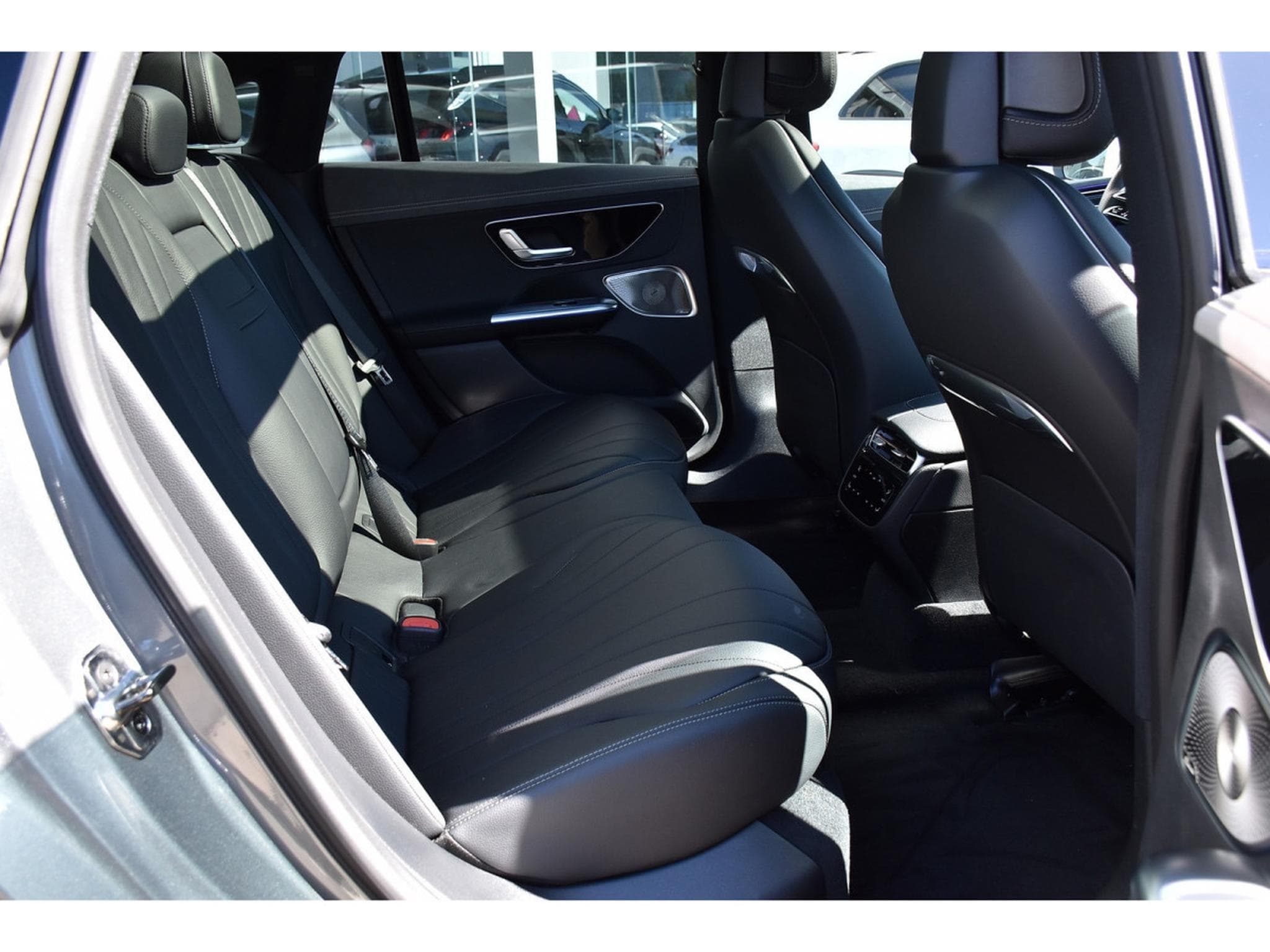 Mercedes EQE 300 AMG Line AIRMATIC DISTR CUIR MEMO PANO BURMESTER CAM360 (2025) - Foto 7