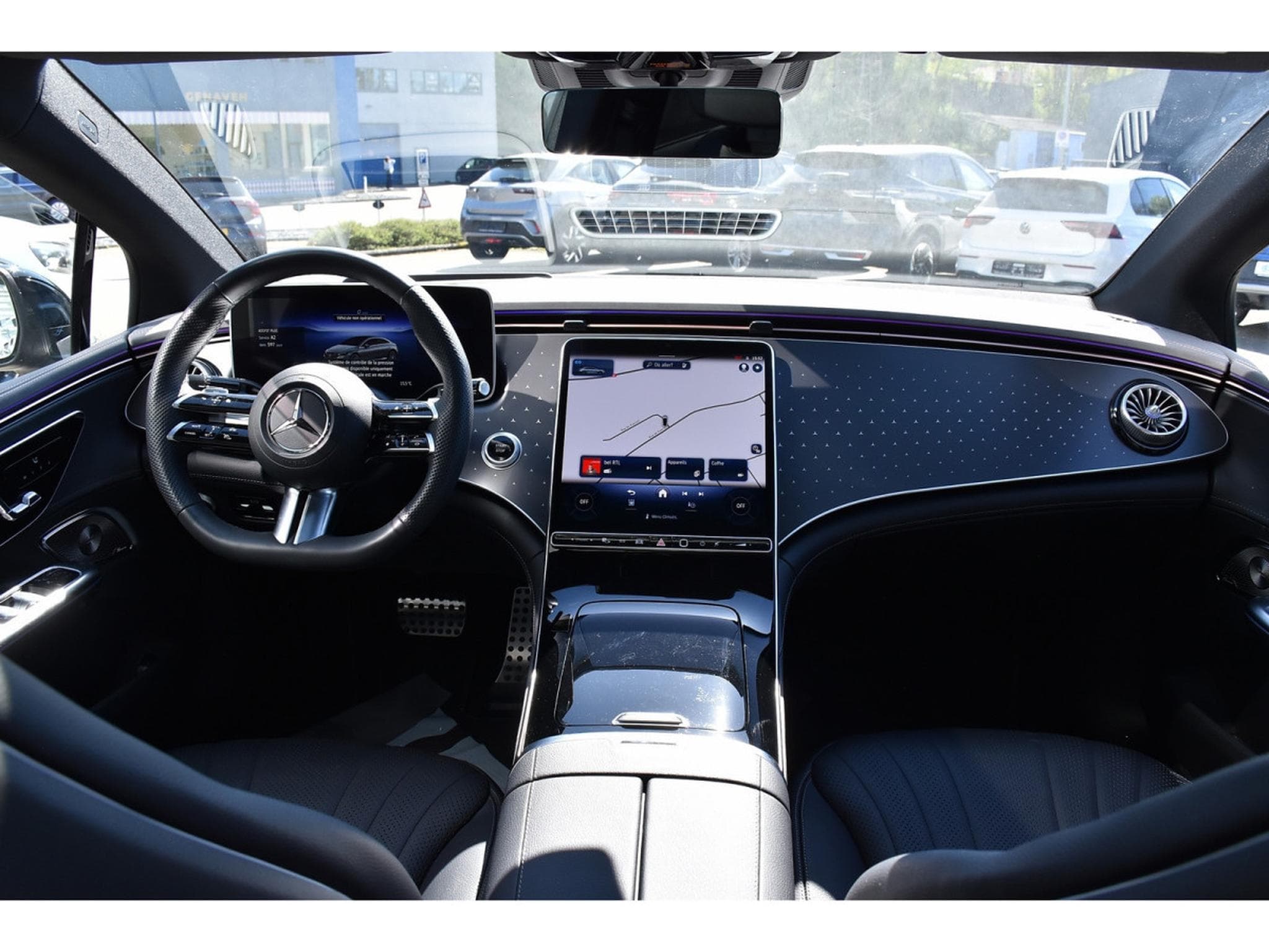 Mercedes EQE 300 AMG Line AIRMATIC DISTR CUIR MEMO PANO BURMESTER CAM360 (2025) - Foto 9