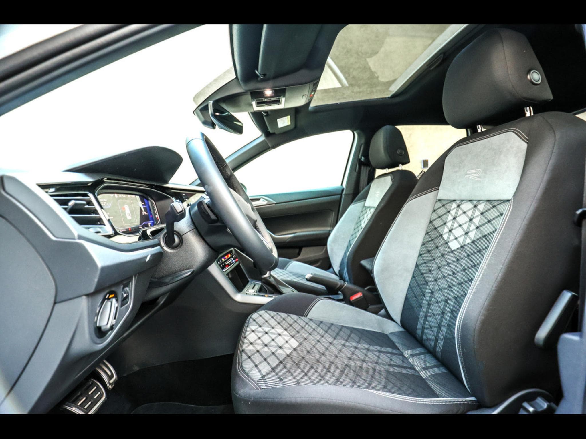 VW Taigo 1.5 TSI 150 DSG R-LINE - PACK IQ.DRIVE - PURE WHITE (2023) - Photo 10
