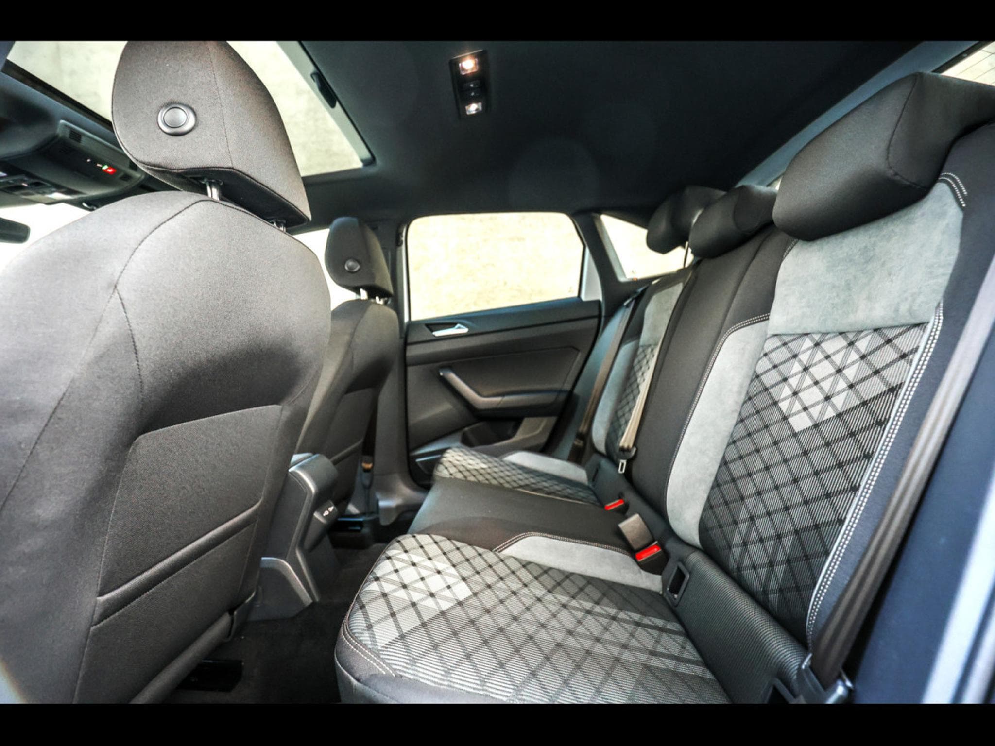 VW Taigo 1.5 TSI 150 DSG R-LINE - PACK IQ.DRIVE - PURE WHITE (2023) - Photo 12
