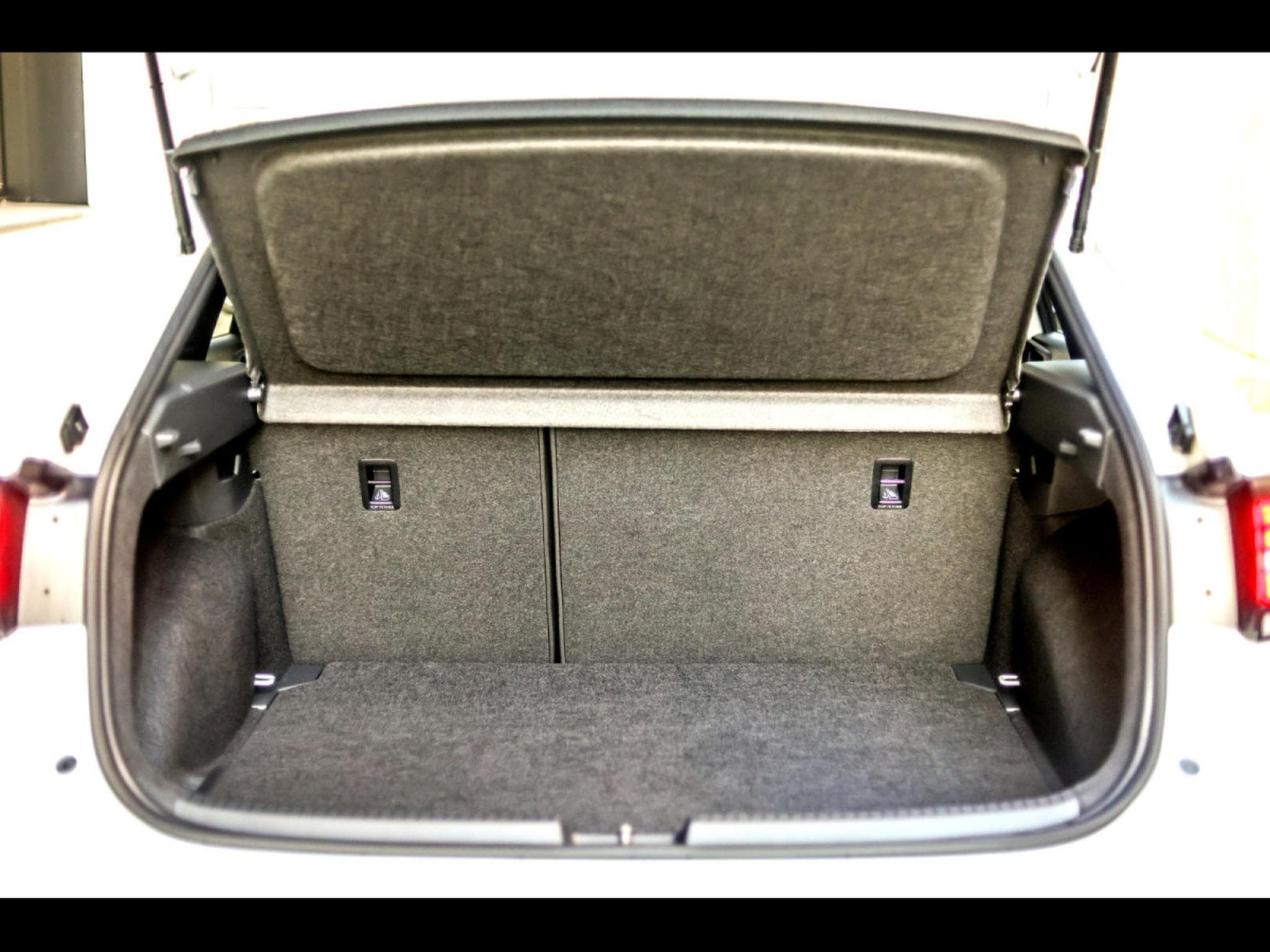 VW Taigo 1.5 TSI 150 DSG R-LINE - PACK IQ.DRIVE - PURE WHITE (2023) - Photo 14