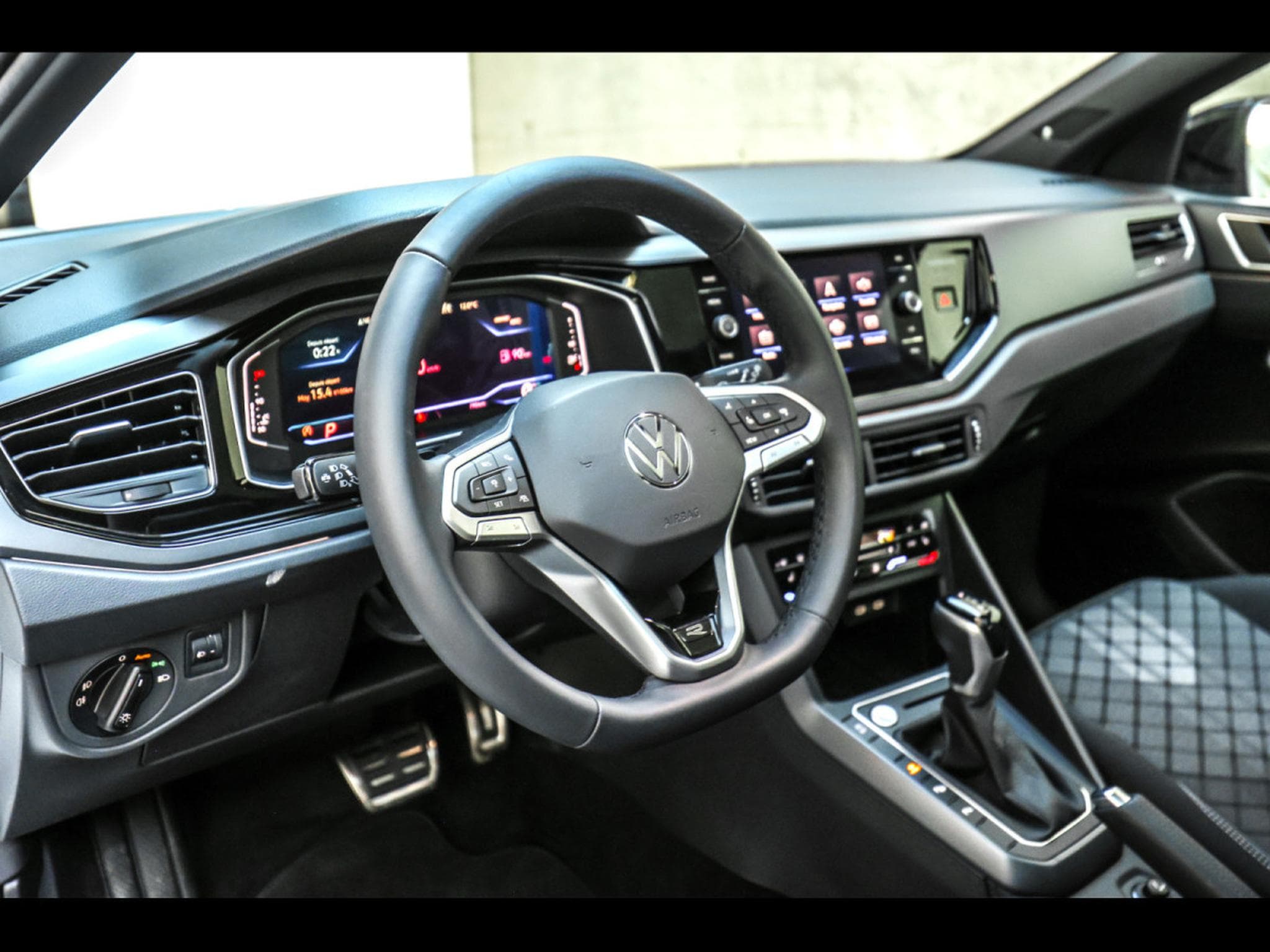 VW Taigo 1.5 TSI 150 DSG R-LINE - PACK IQ.DRIVE - PURE WHITE (2023) - Photo 9