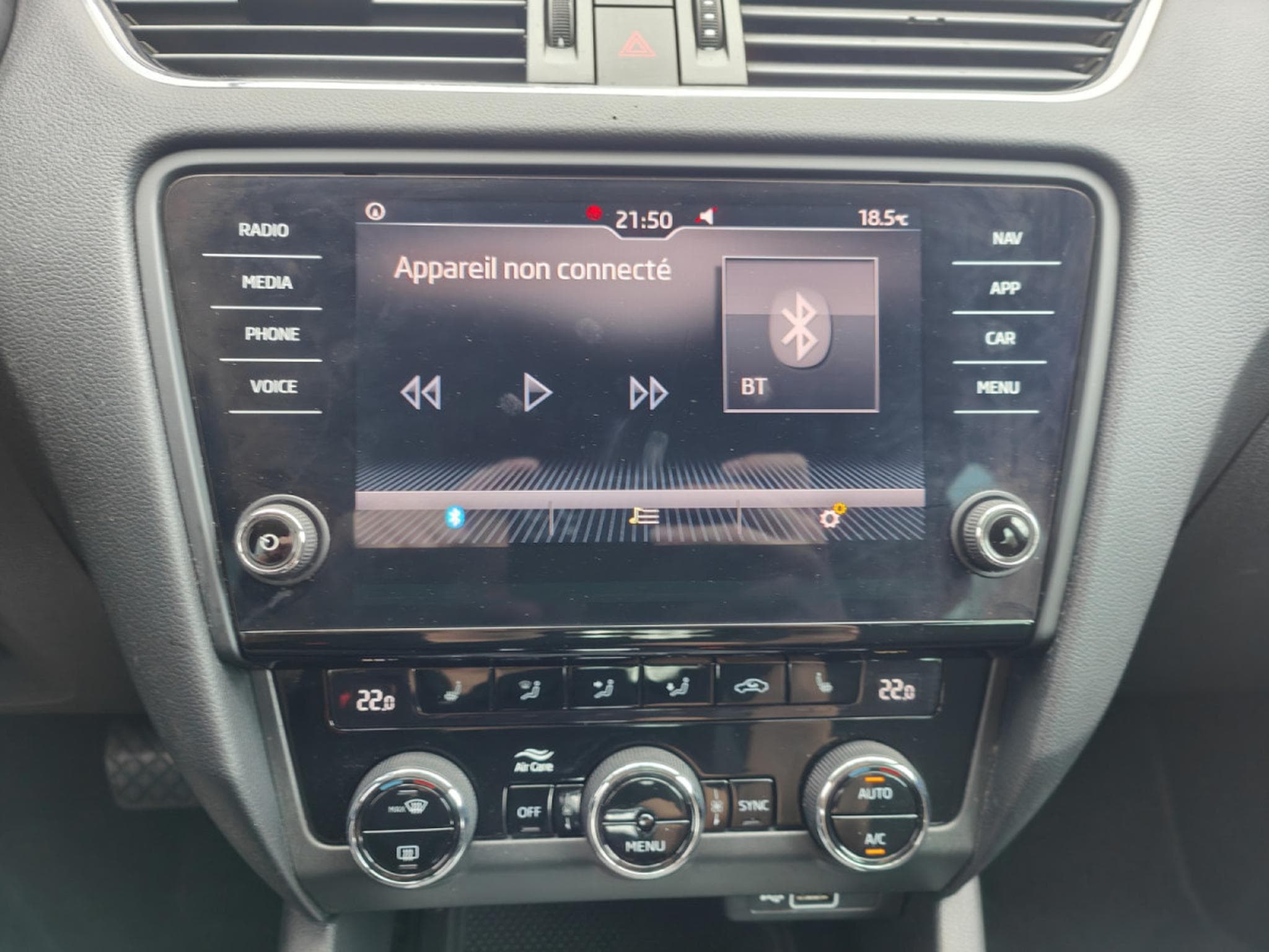 Skoda Octavia OCTAVIA COMBI 1.0 TSI DSG CARPLAY GPS BLUETOOTH RADAR AV/ARR (2018) - Photo 13