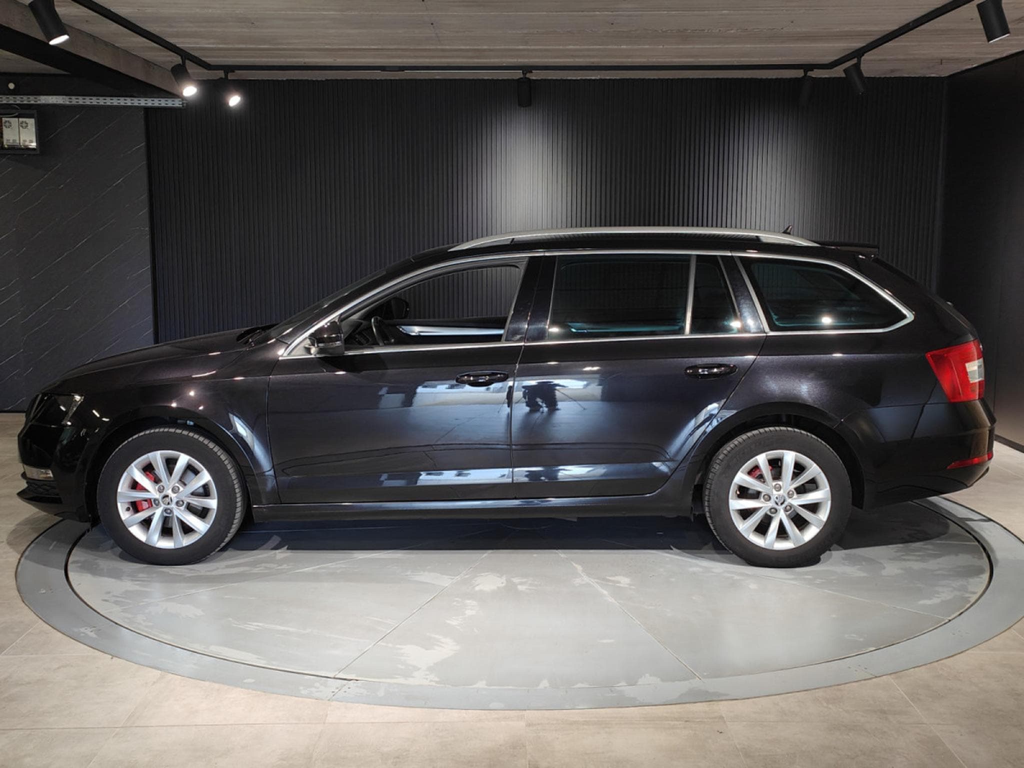 Skoda Octavia OCTAVIA COMBI 1.0 TSI DSG CARPLAY GPS BLUETOOTH RADAR AV/ARR (2018) - Photo 5