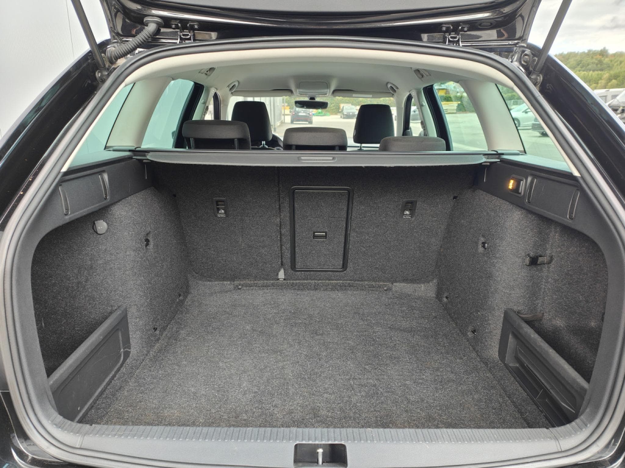 Skoda Octavia OCTAVIA COMBI 1.0 TSI DSG CARPLAY GPS BLUETOOTH RADAR AV/ARR (2018) - Photo 9