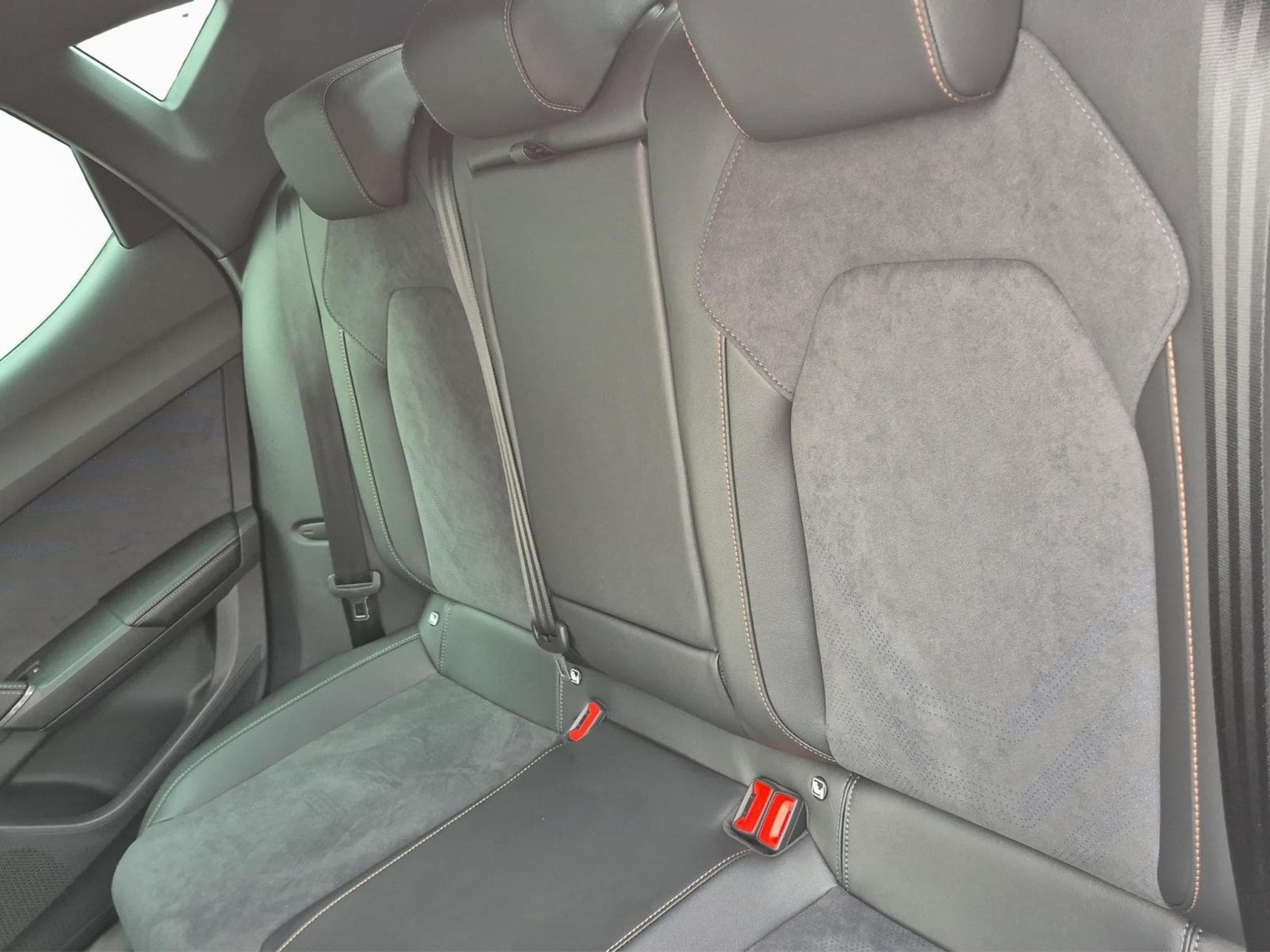 Cupra Leon 1.5 eTSI DSG (2026) - Photo 14