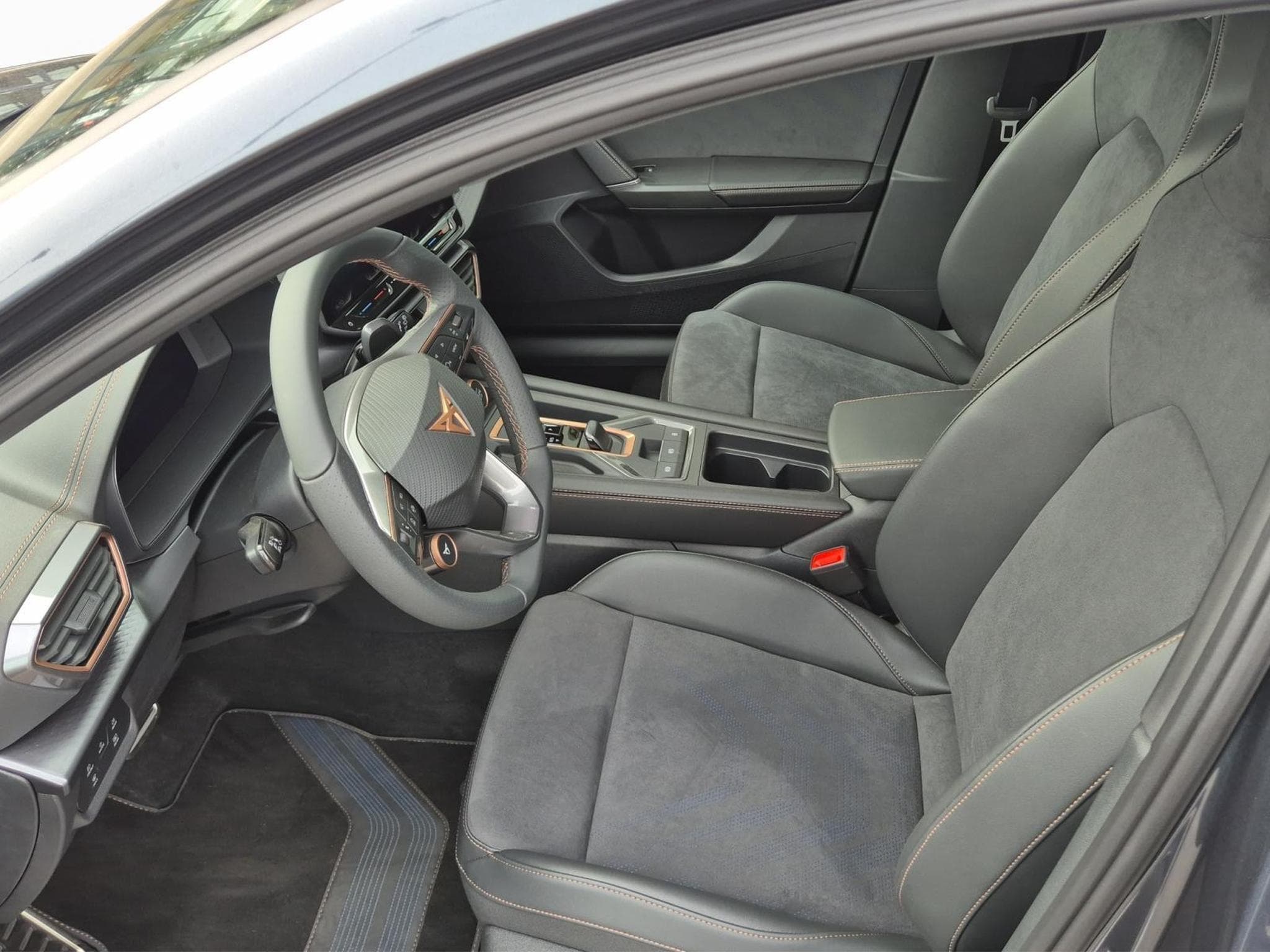 Cupra Leon 1.5 eTSI DSG (2026) - Photo 16